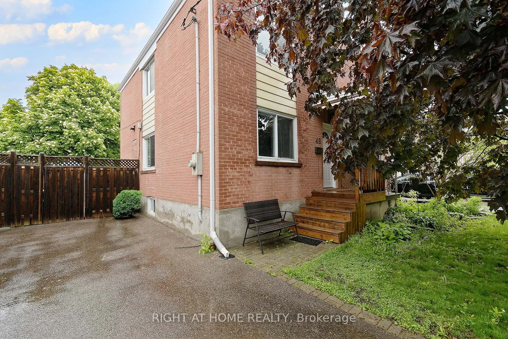 48 Van Stassen Boulevard