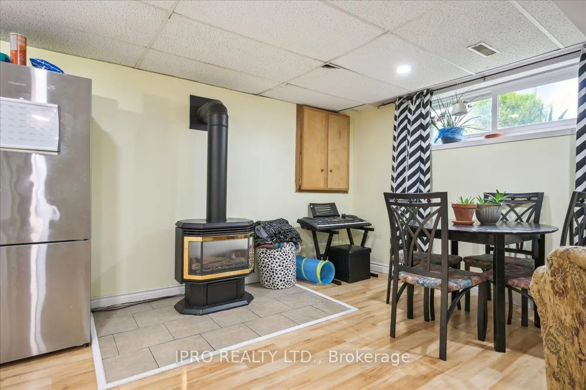 74 Mountainview Road S