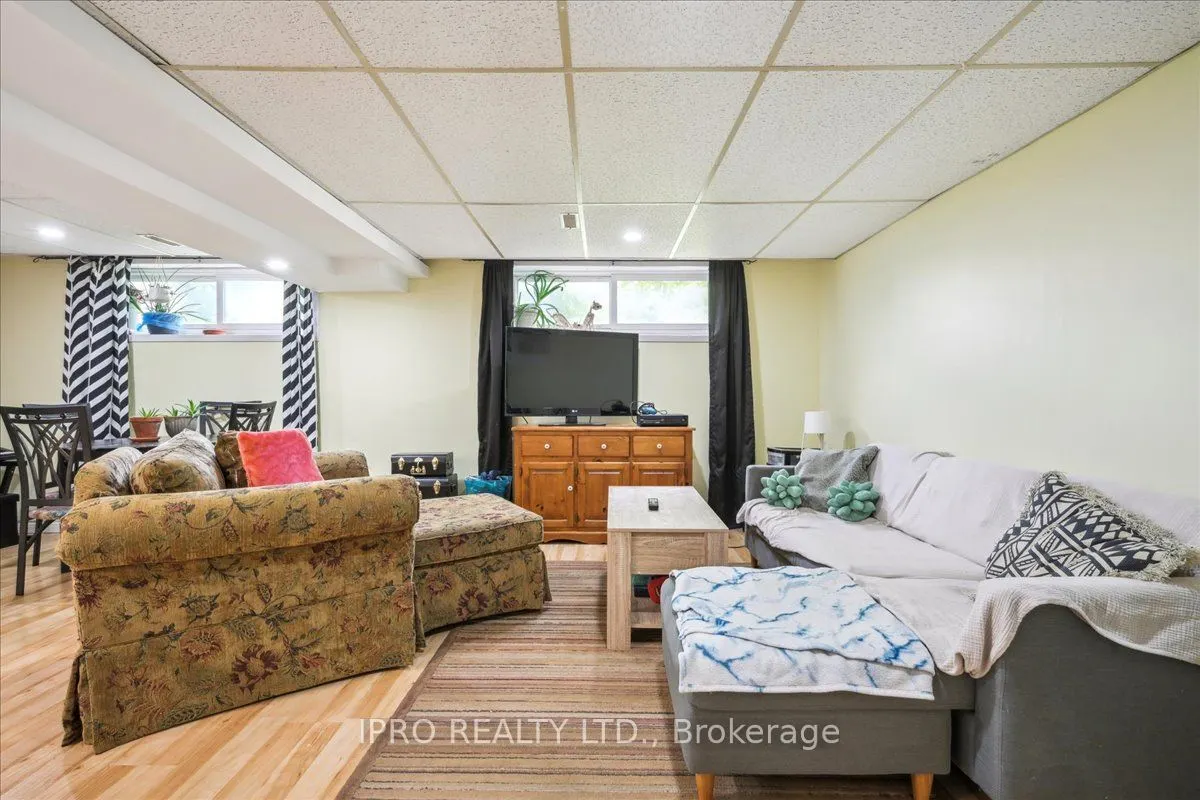 74 Mountainview Road S