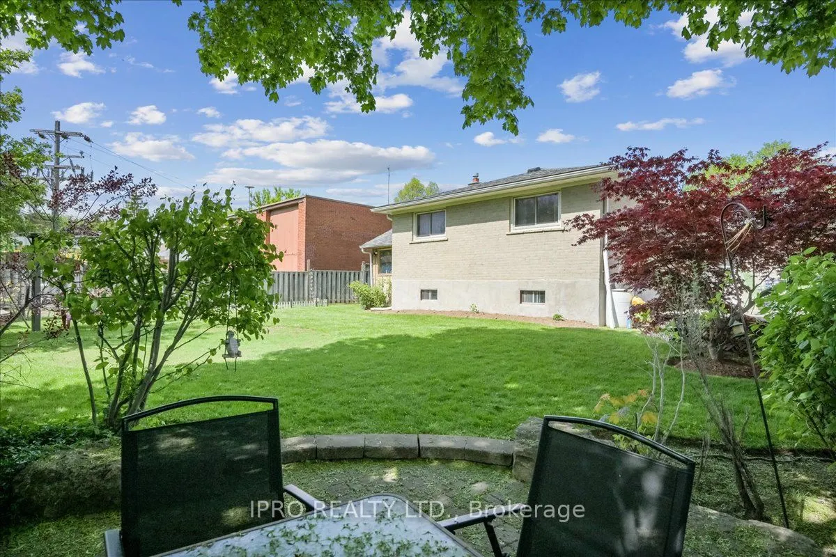 74 Mountainview Road S