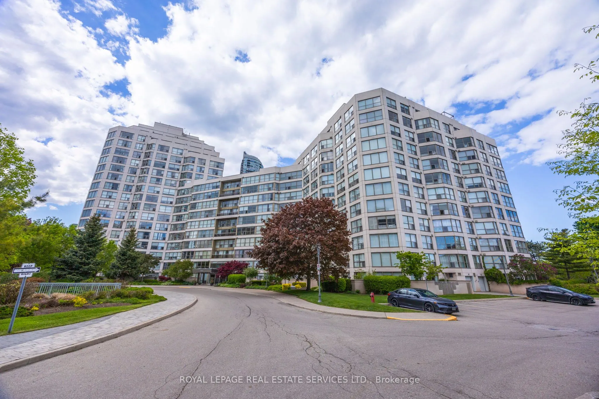 2261 Lake shore Boulevard W #1010