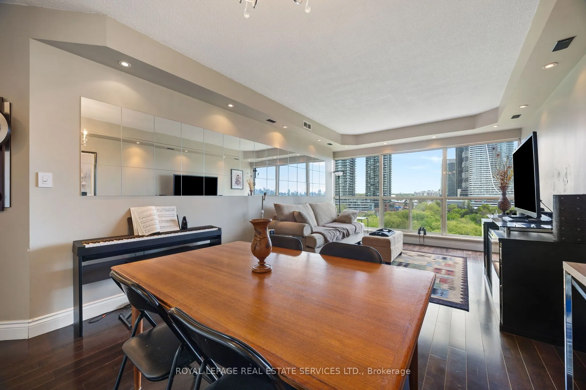 2261 Lake shore Boulevard W #1010