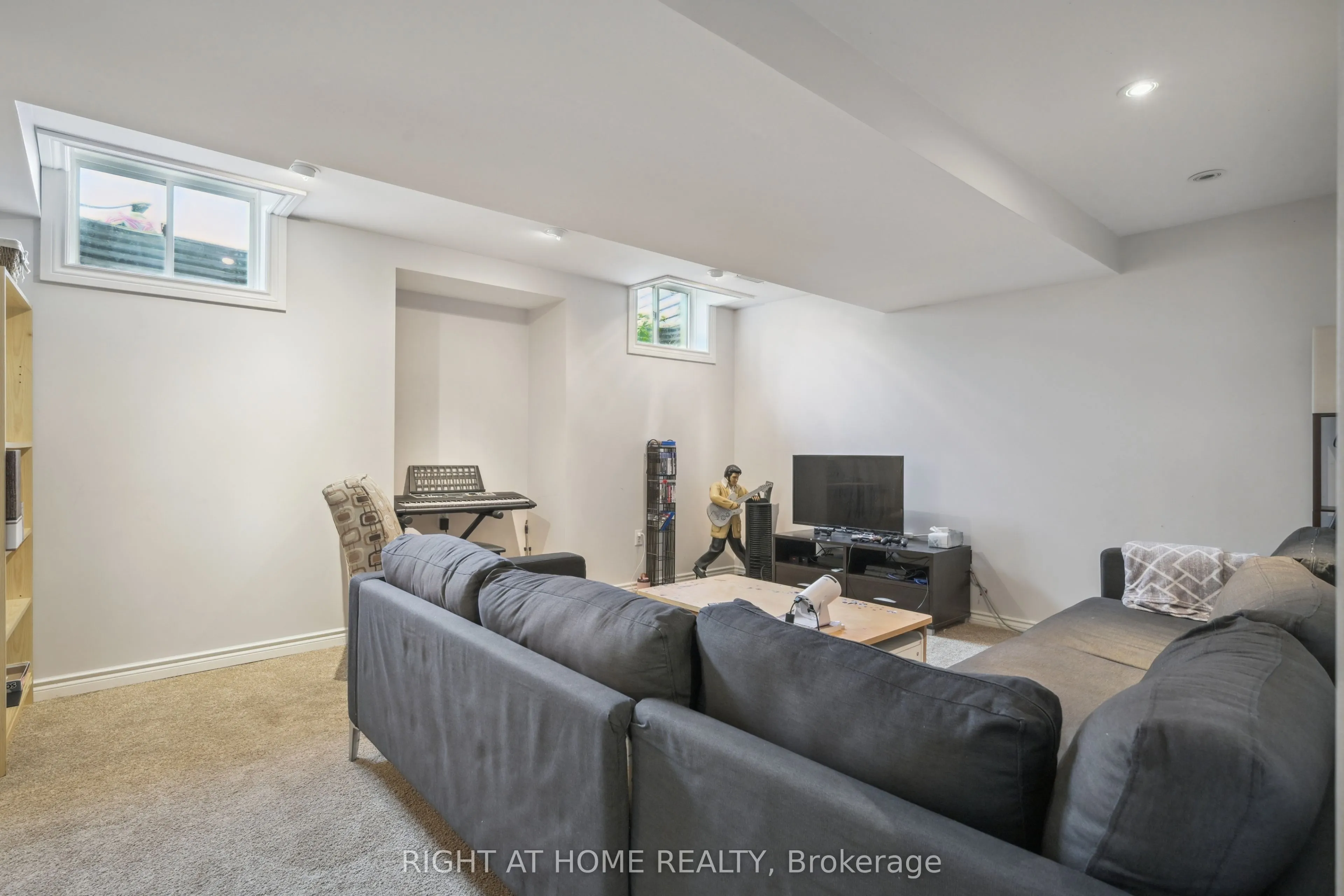 477 Farlow Crescent