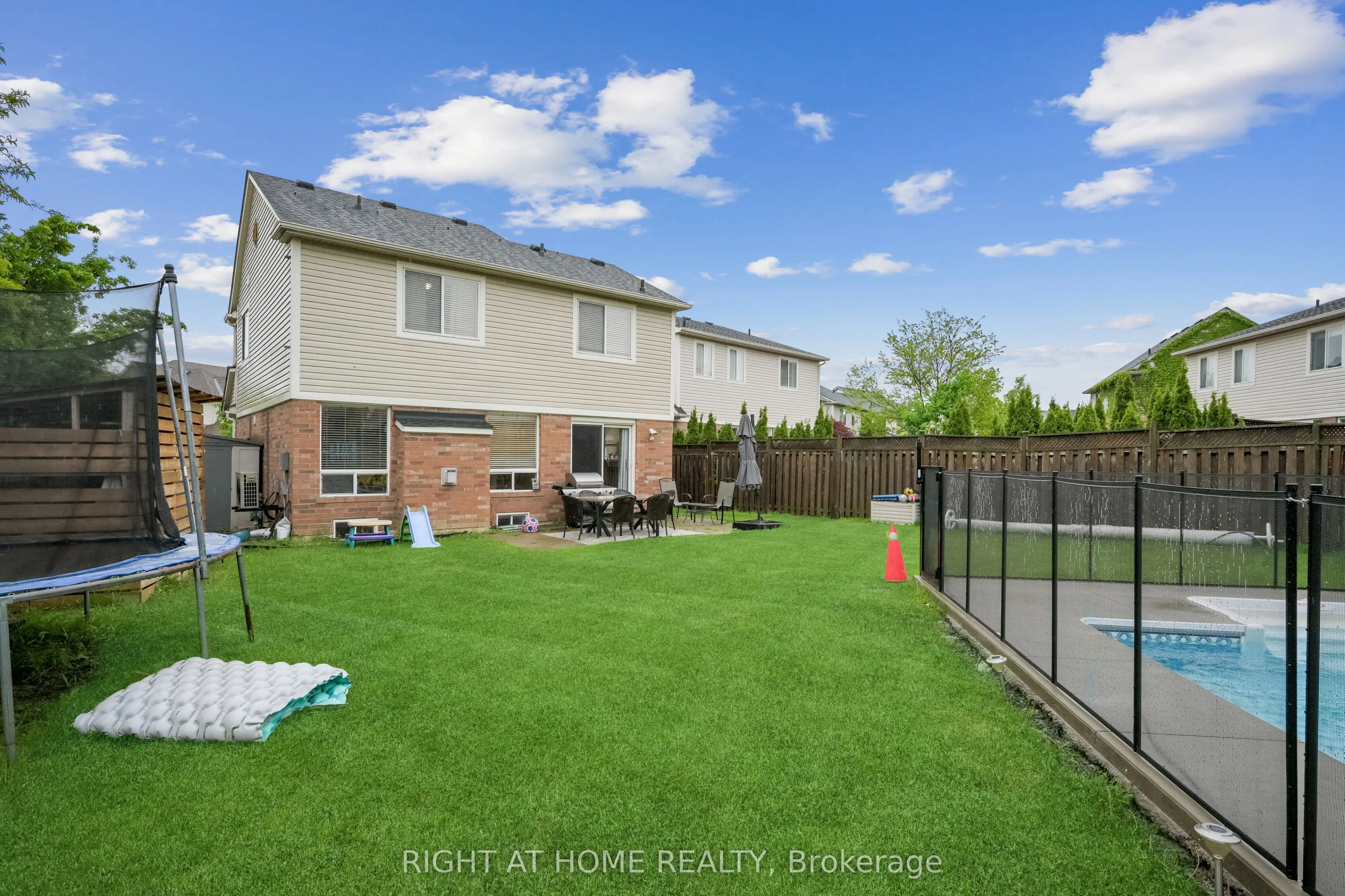 477 Farlow Crescent