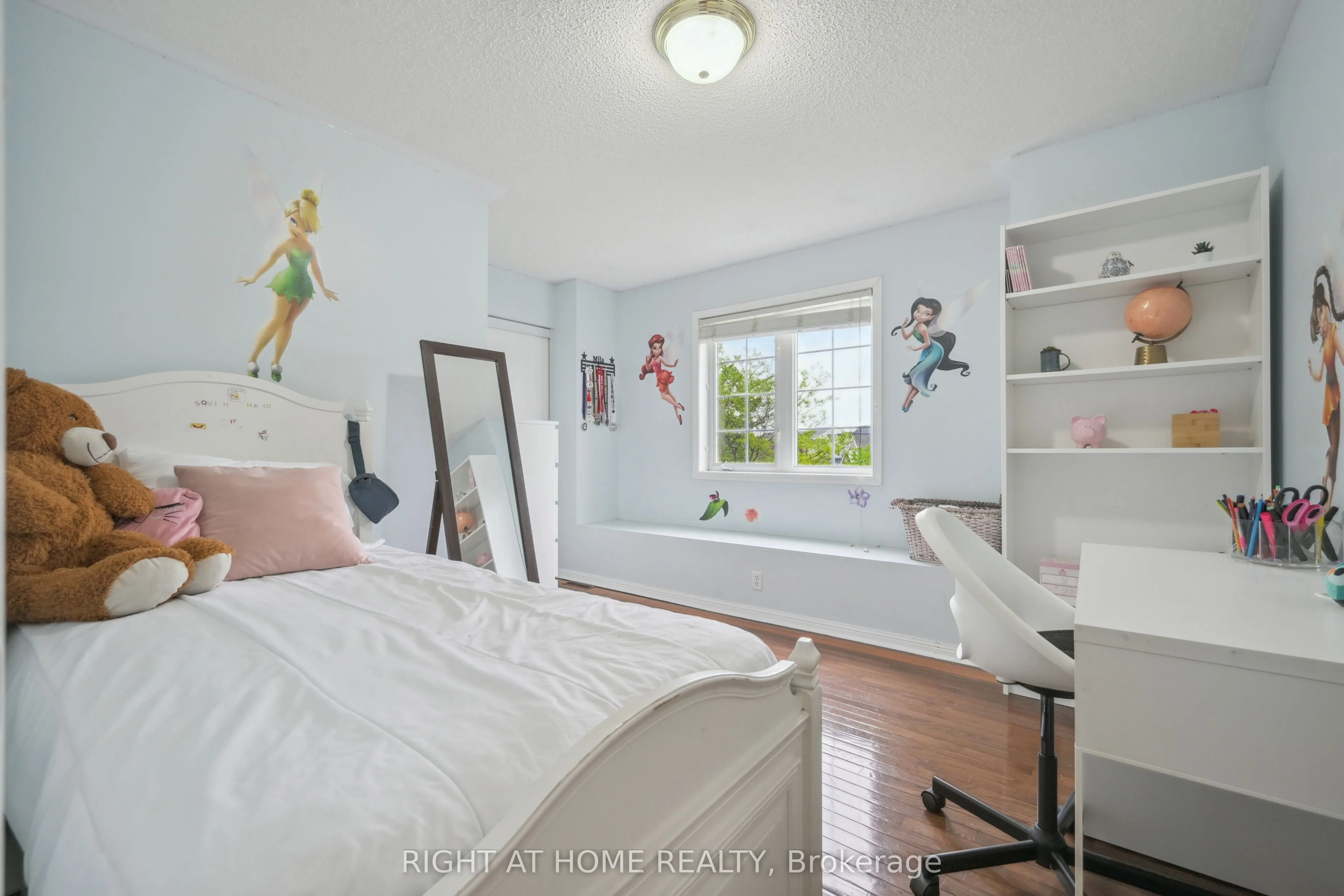 477 Farlow Crescent