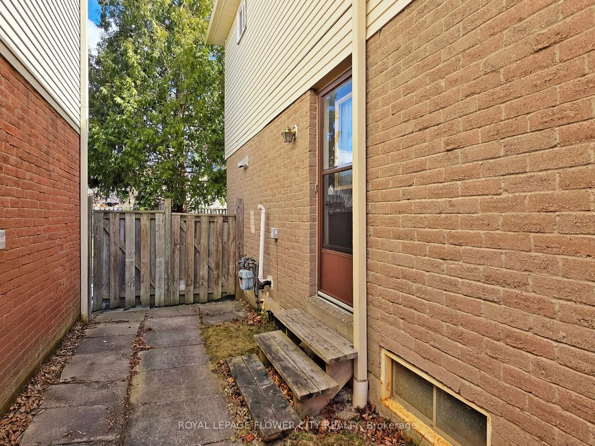 3121 Keynes Crescent