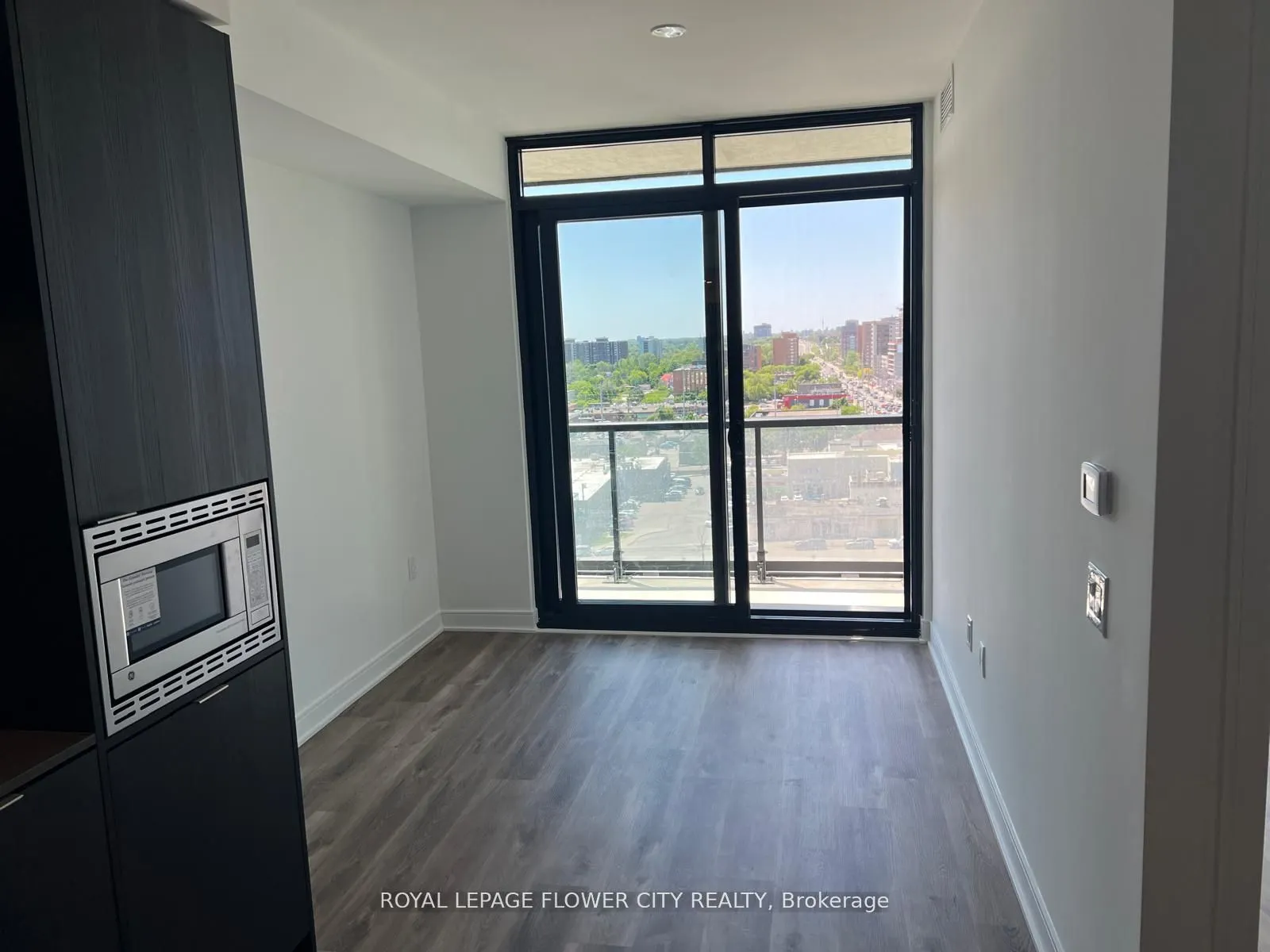 86 DUNDAS Street, #1121