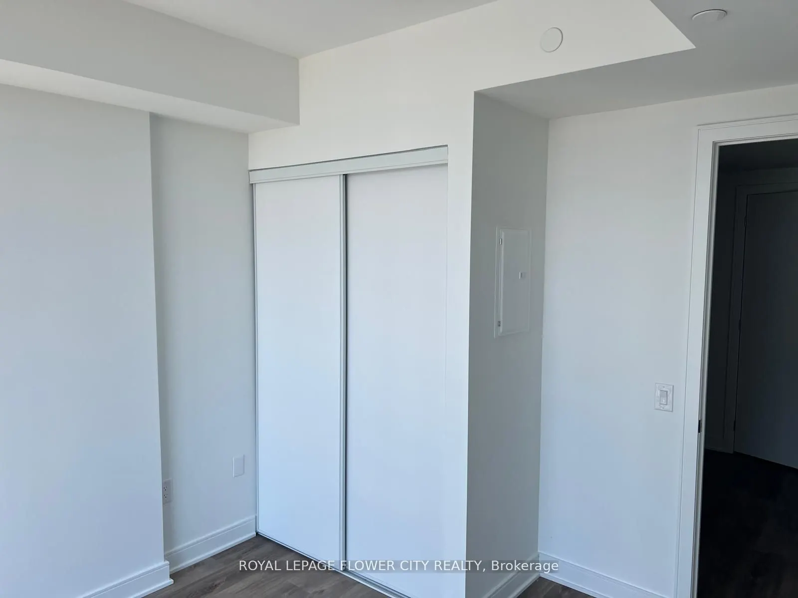 86 DUNDAS Street, #1121