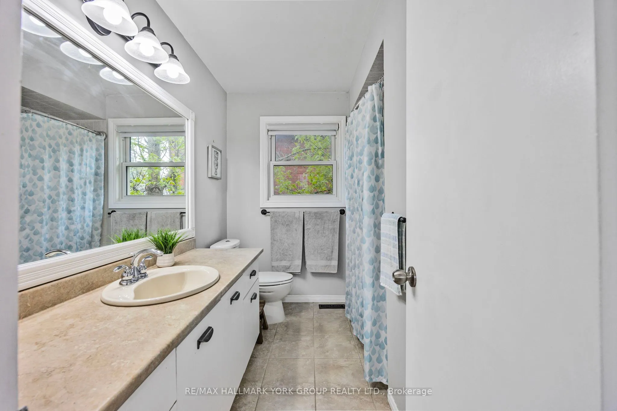 215 Beechfield Crescent