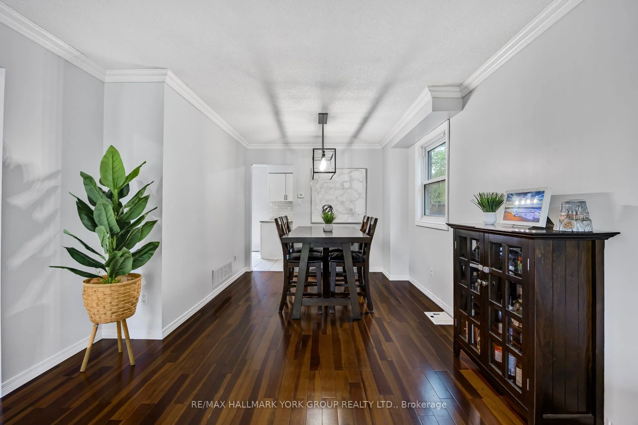 215 Beechfield Crescent