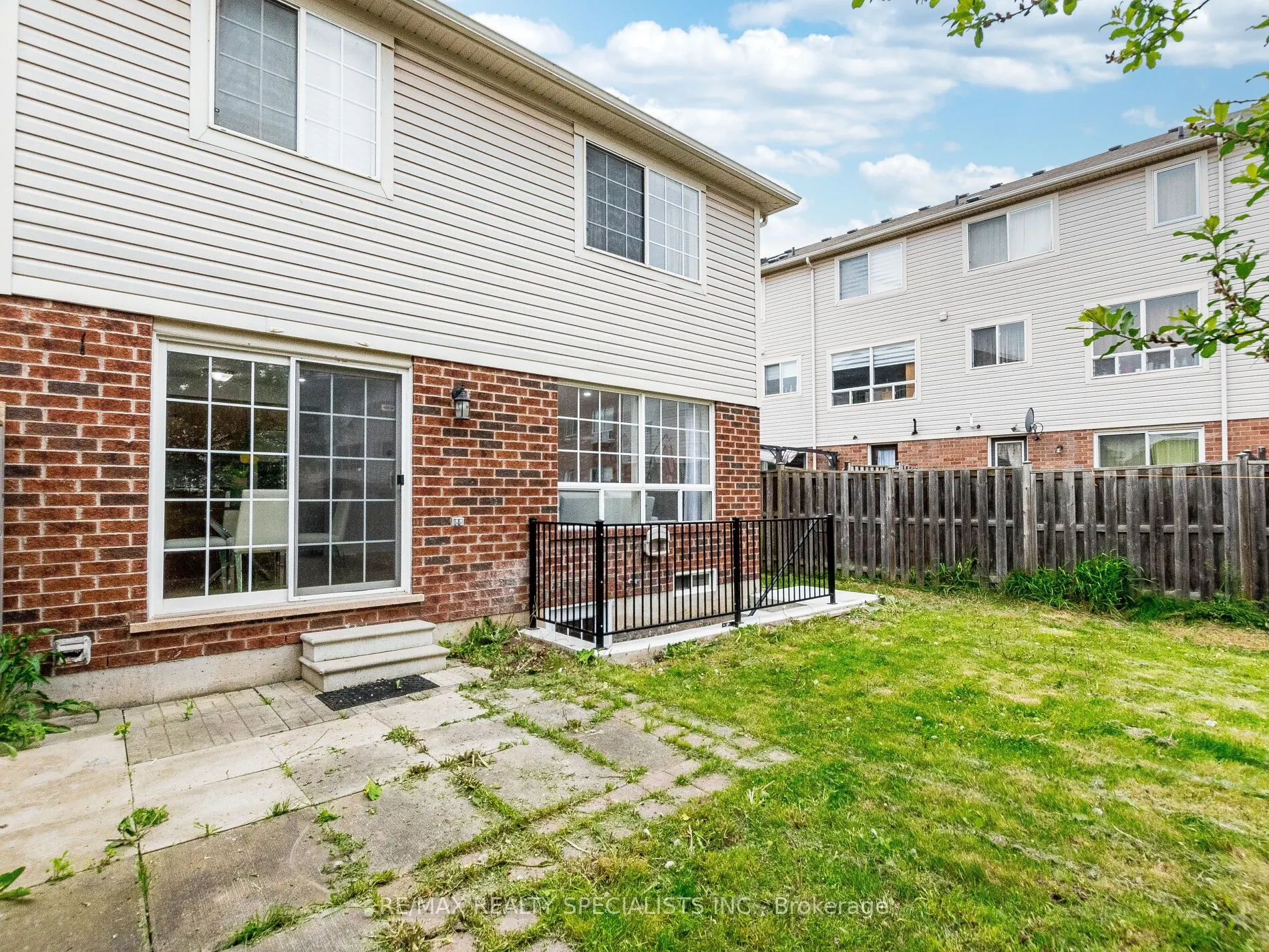 105 DECKER HOLLOW Circle