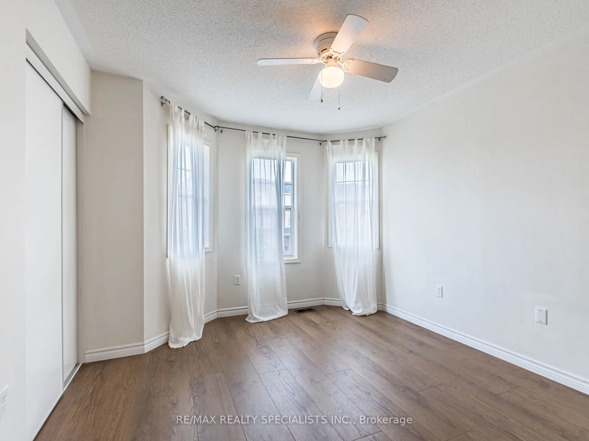 105 DECKER HOLLOW Circle