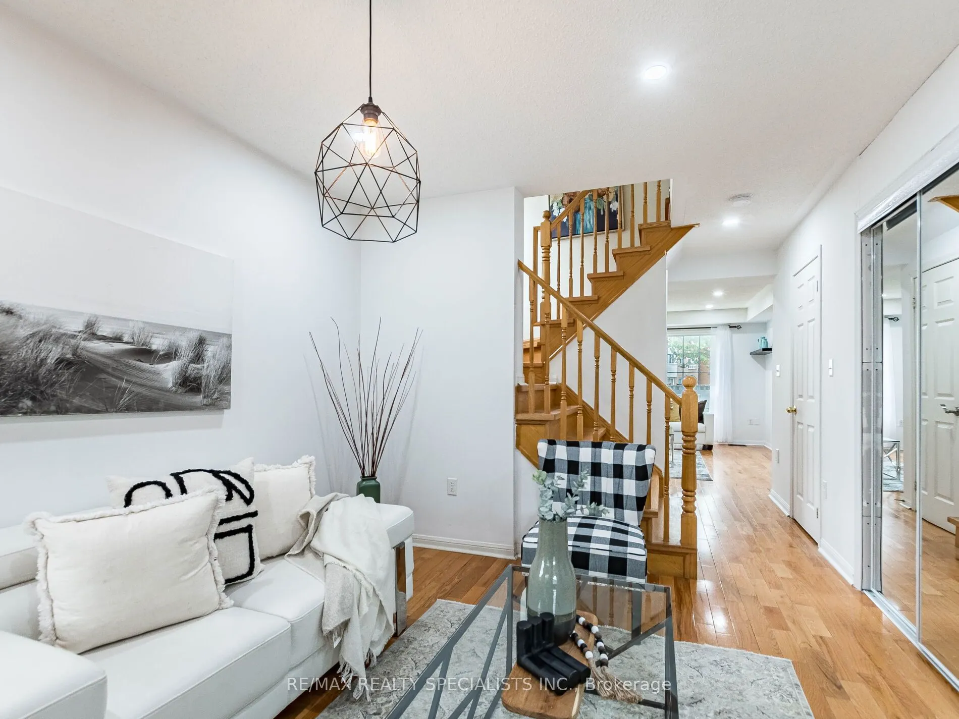 105 DECKER HOLLOW Circle