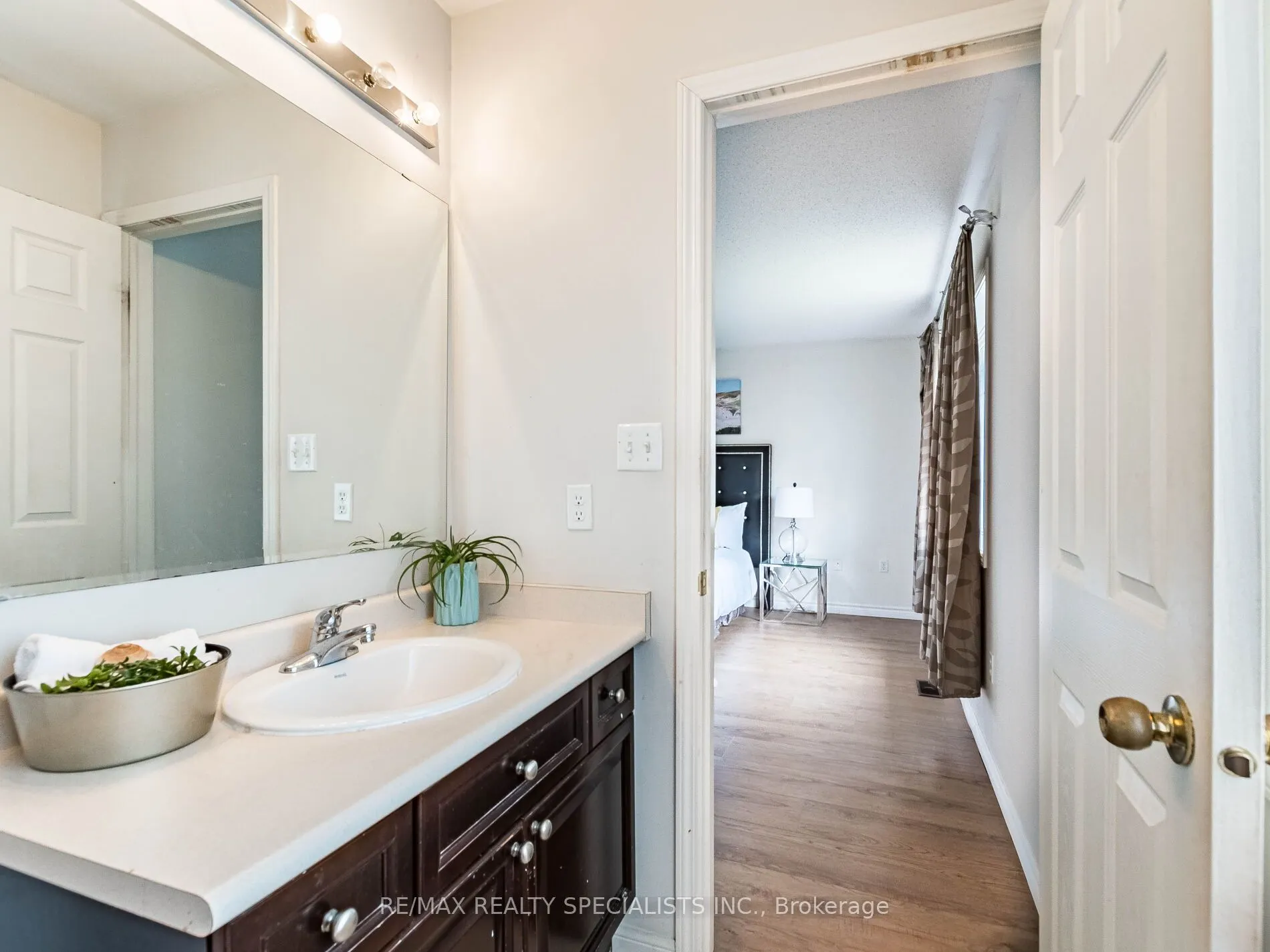 105 DECKER HOLLOW Circle