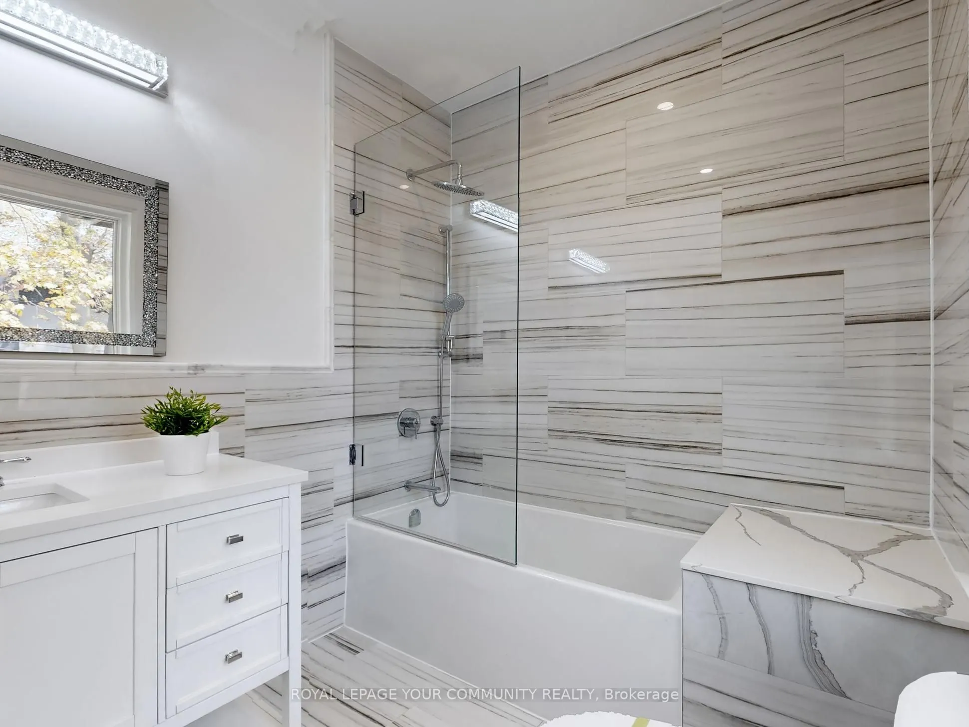 1257 Lakeshore Road W