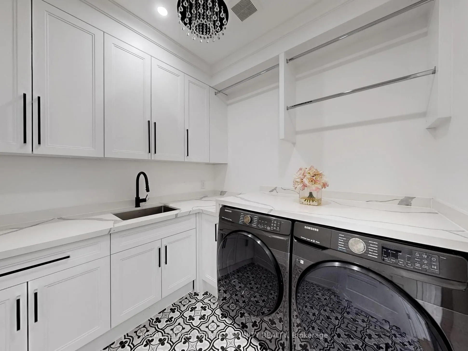 1257 Lakeshore Road W