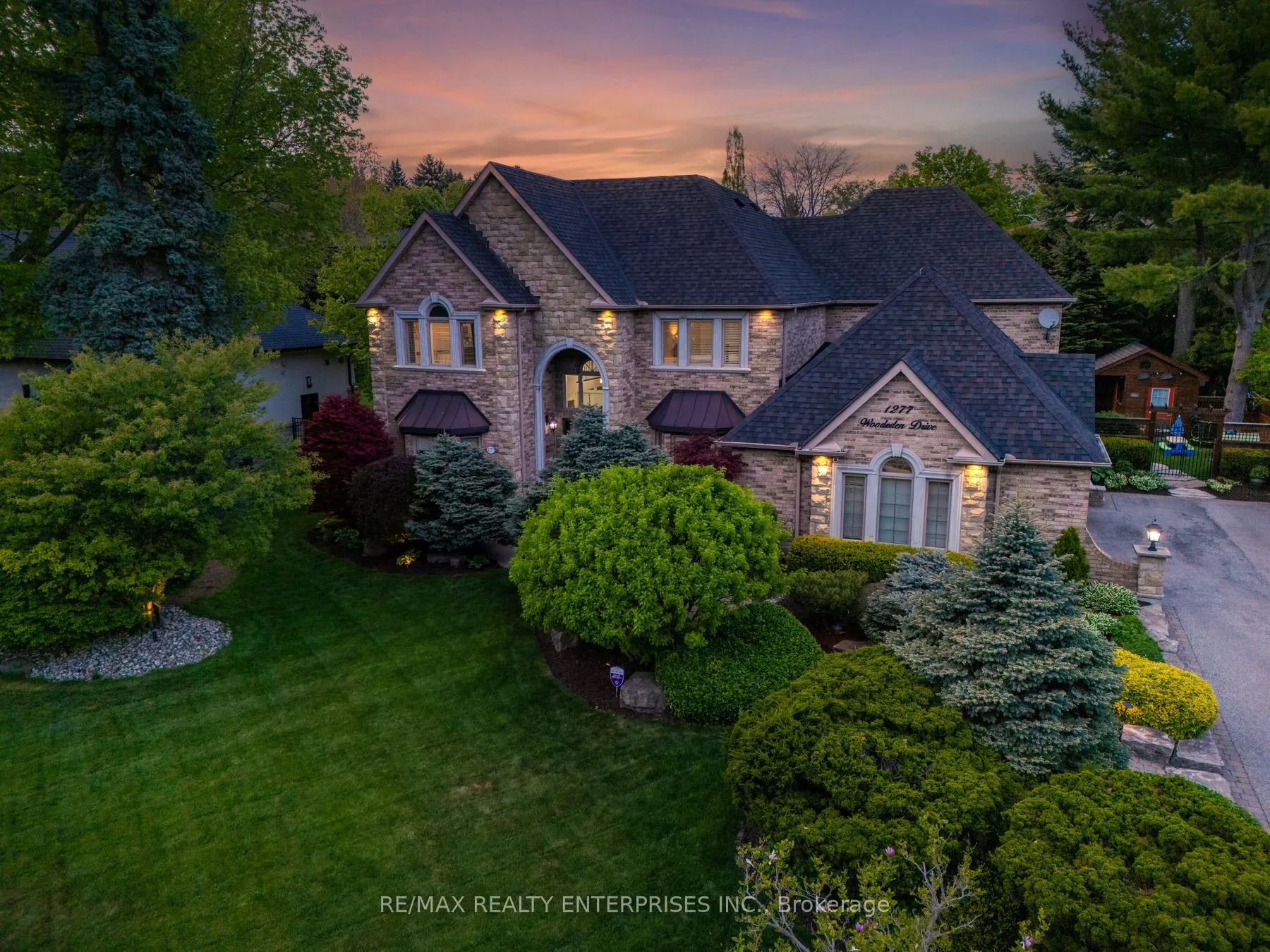 1277 Woodeden Drive