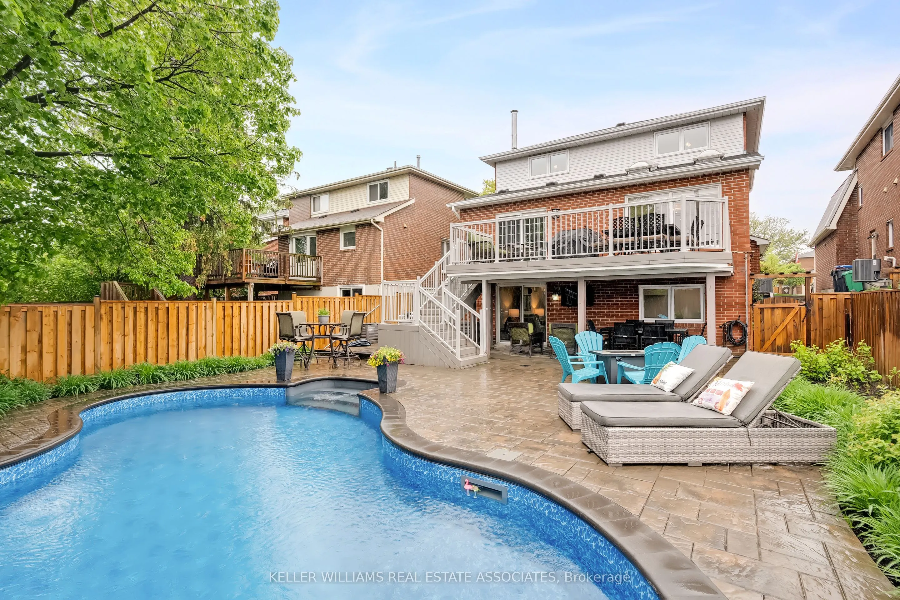 6931 Hickling Crescent