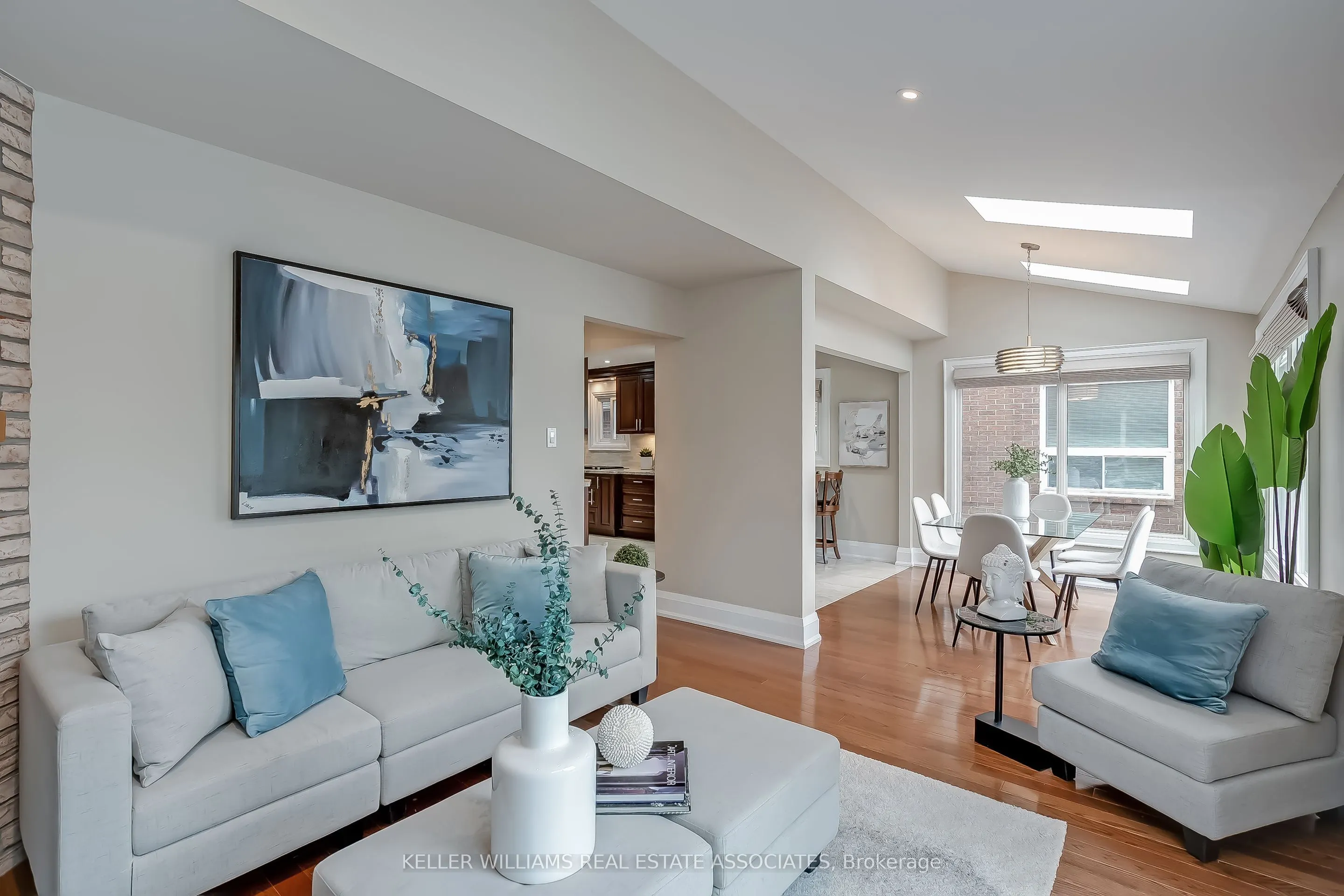 6931 Hickling Crescent