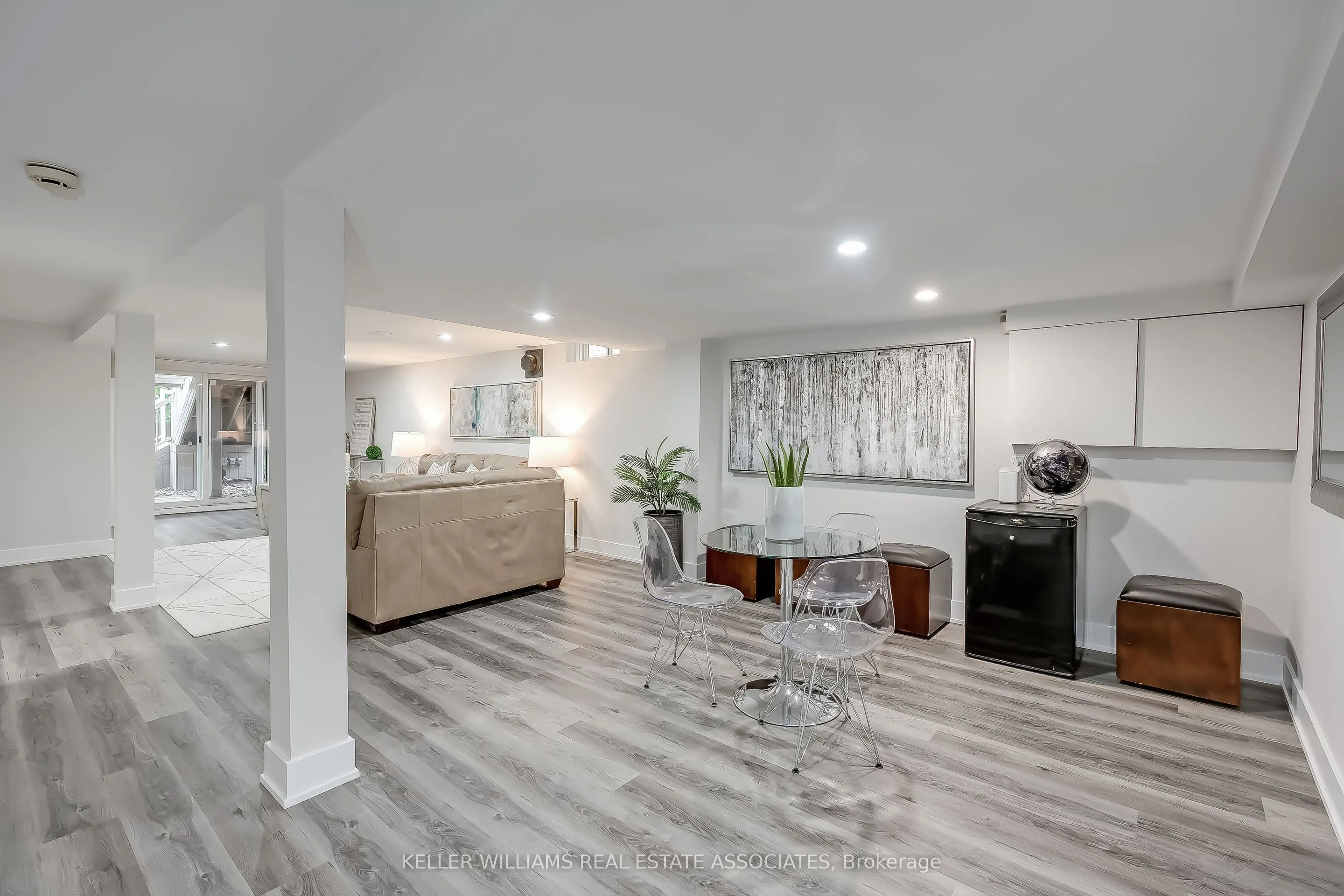 6931 Hickling Crescent