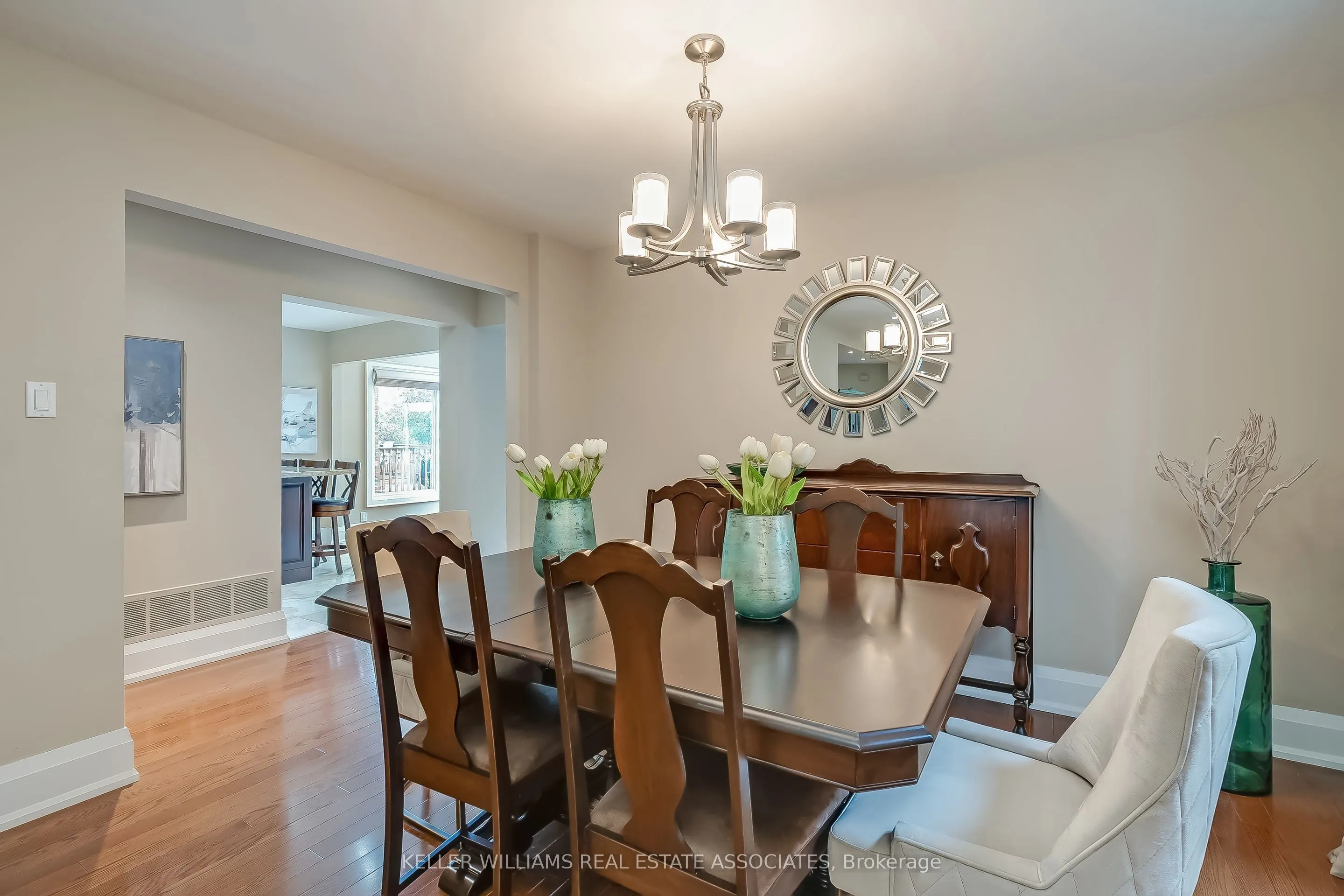 6931 Hickling Crescent