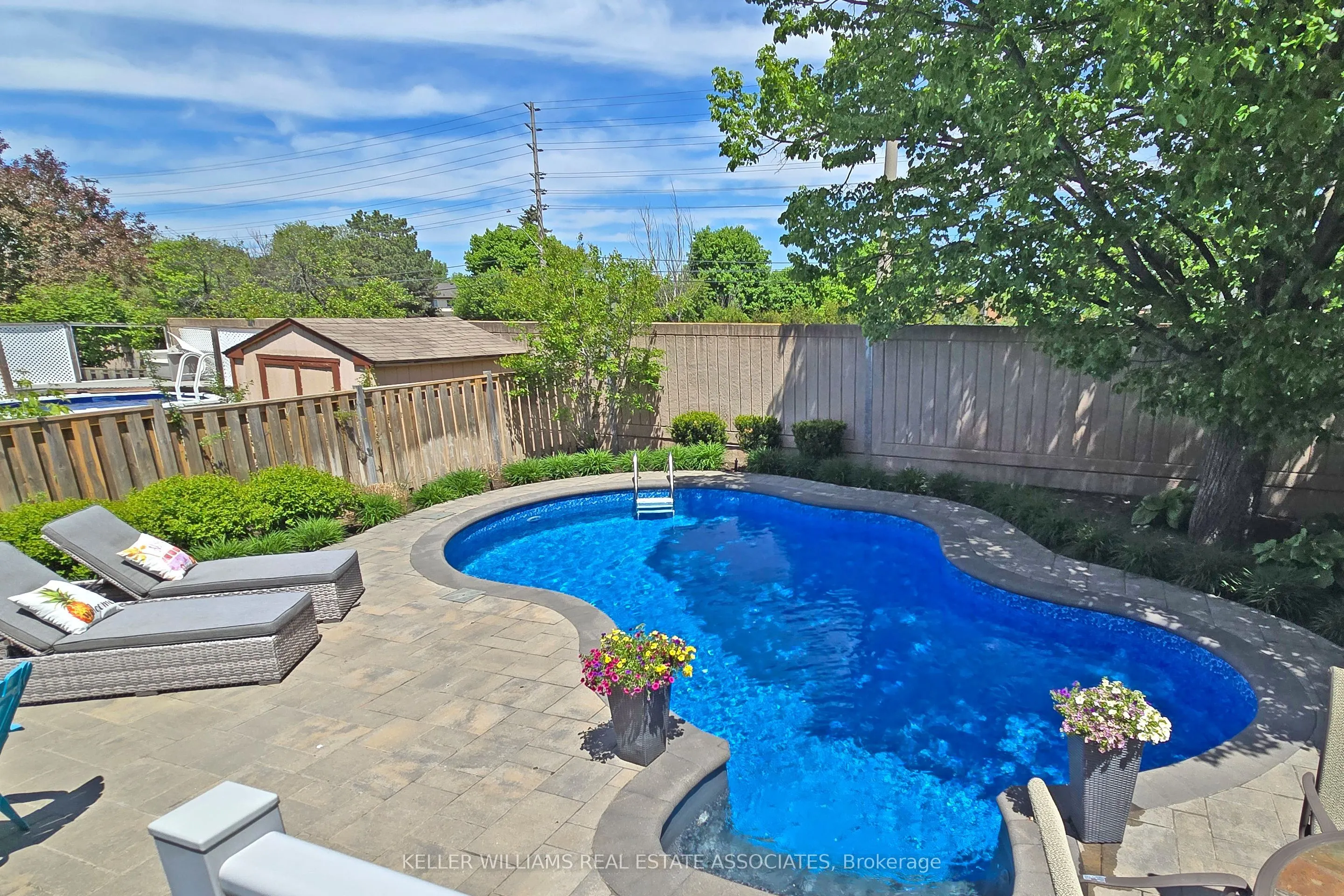 6931 Hickling Crescent
