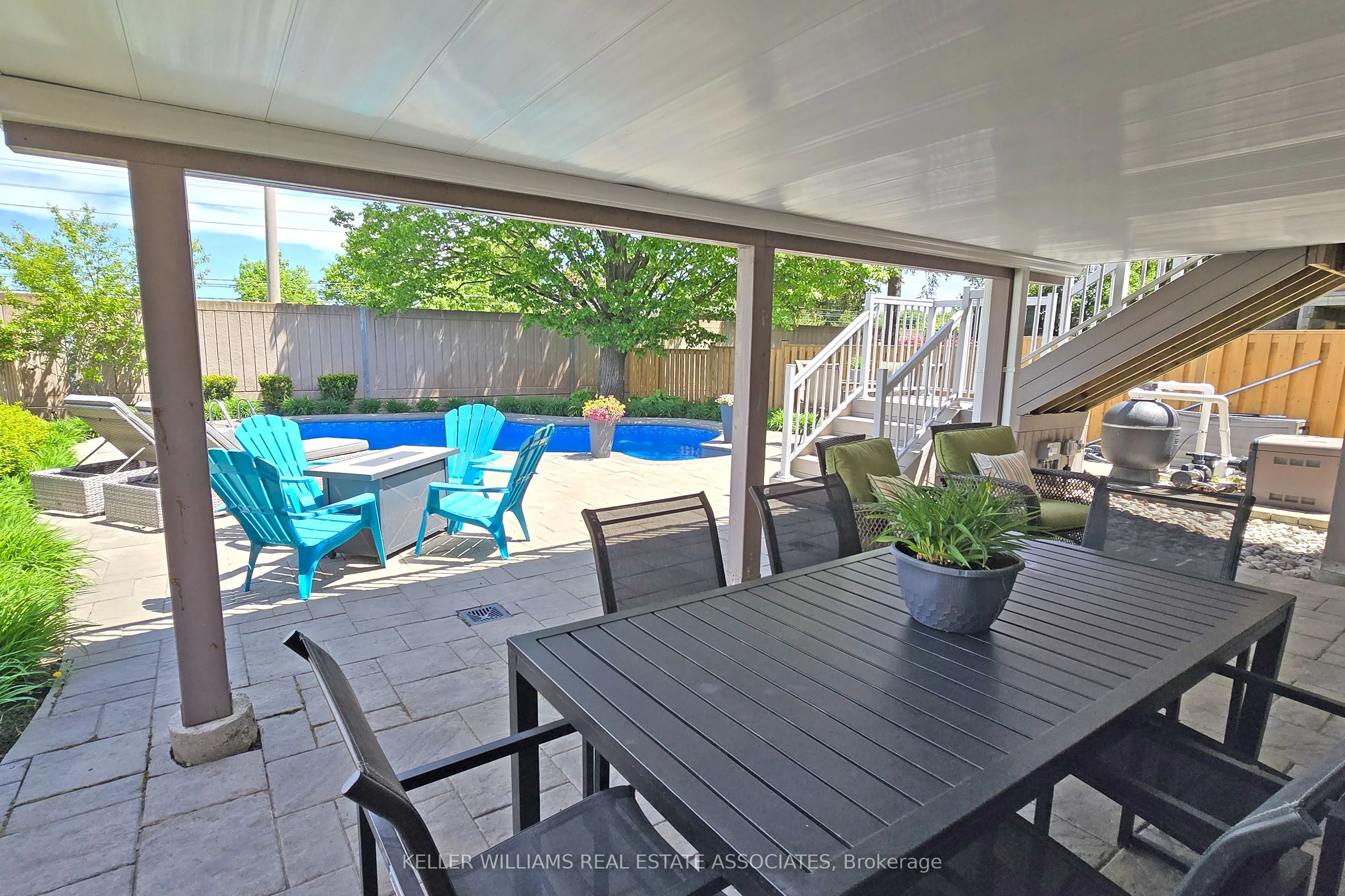 6931 Hickling Crescent