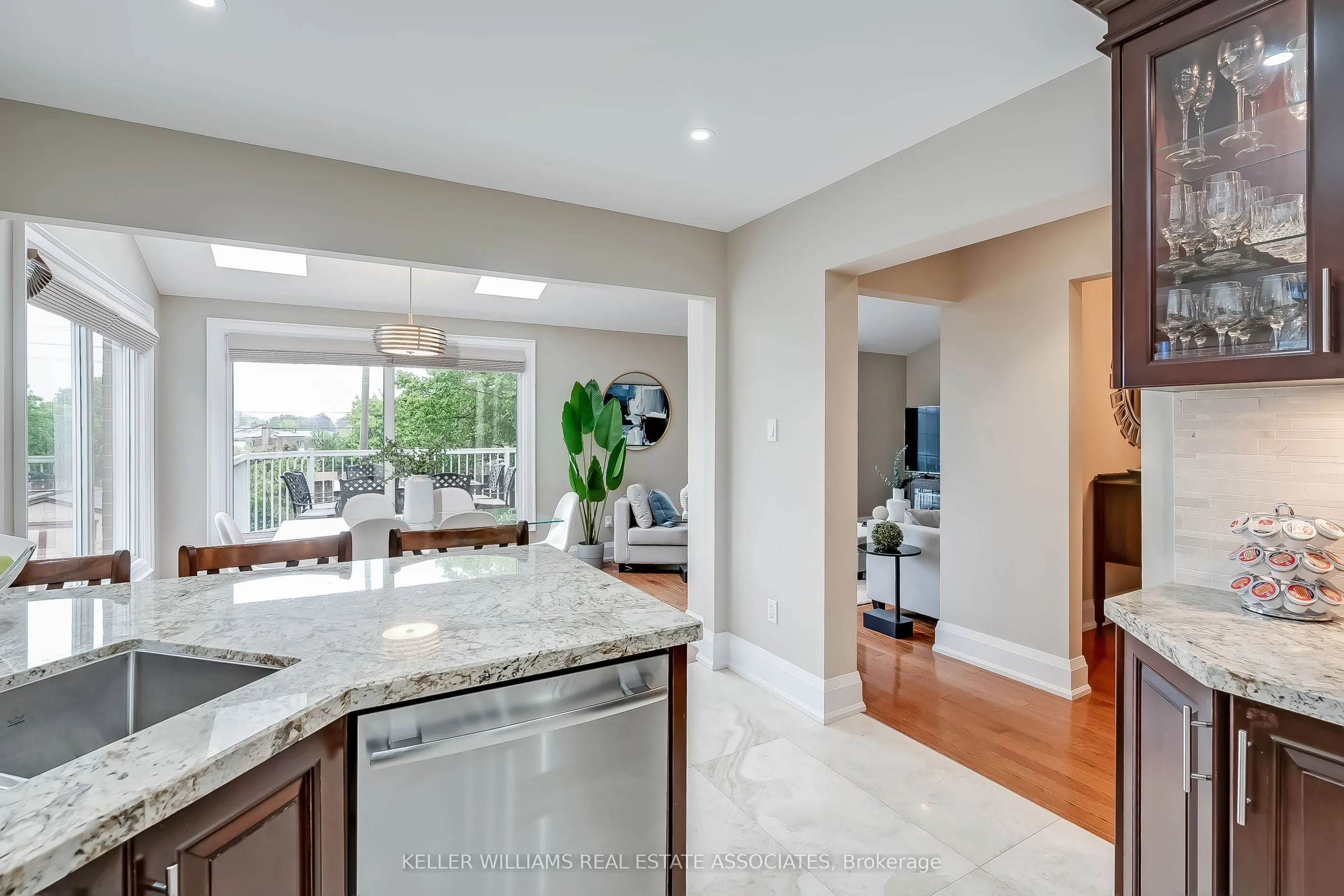 6931 Hickling Crescent