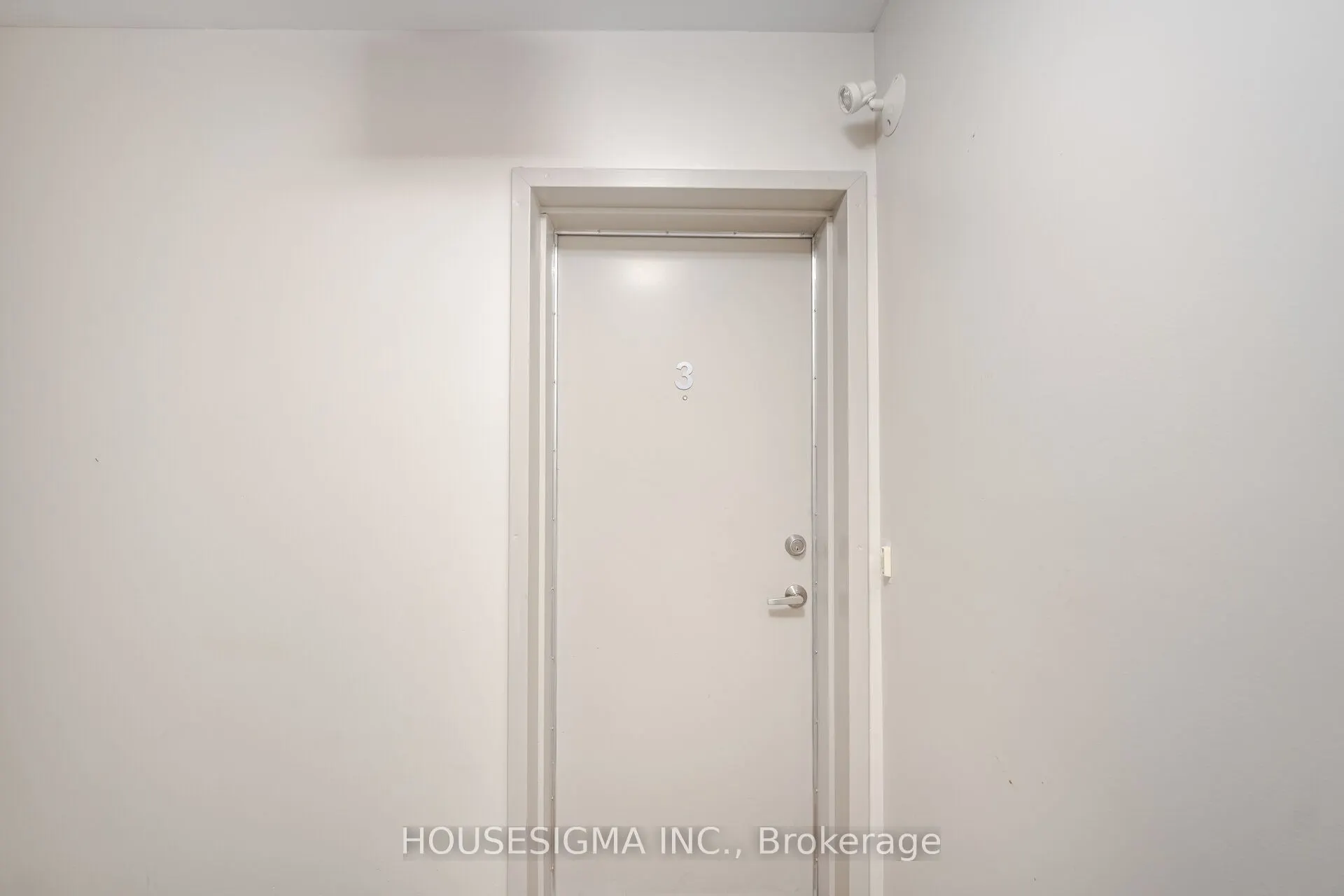 760 Neighbourhood Circle, #3