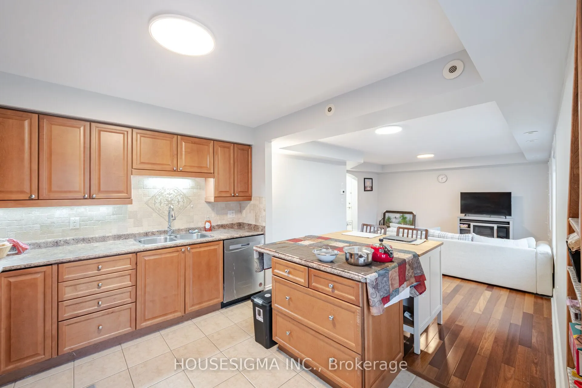 760 Neighbourhood Circle, #3