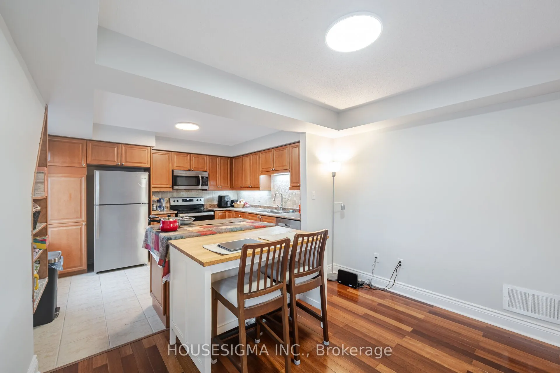 760 Neighbourhood Circle, #3