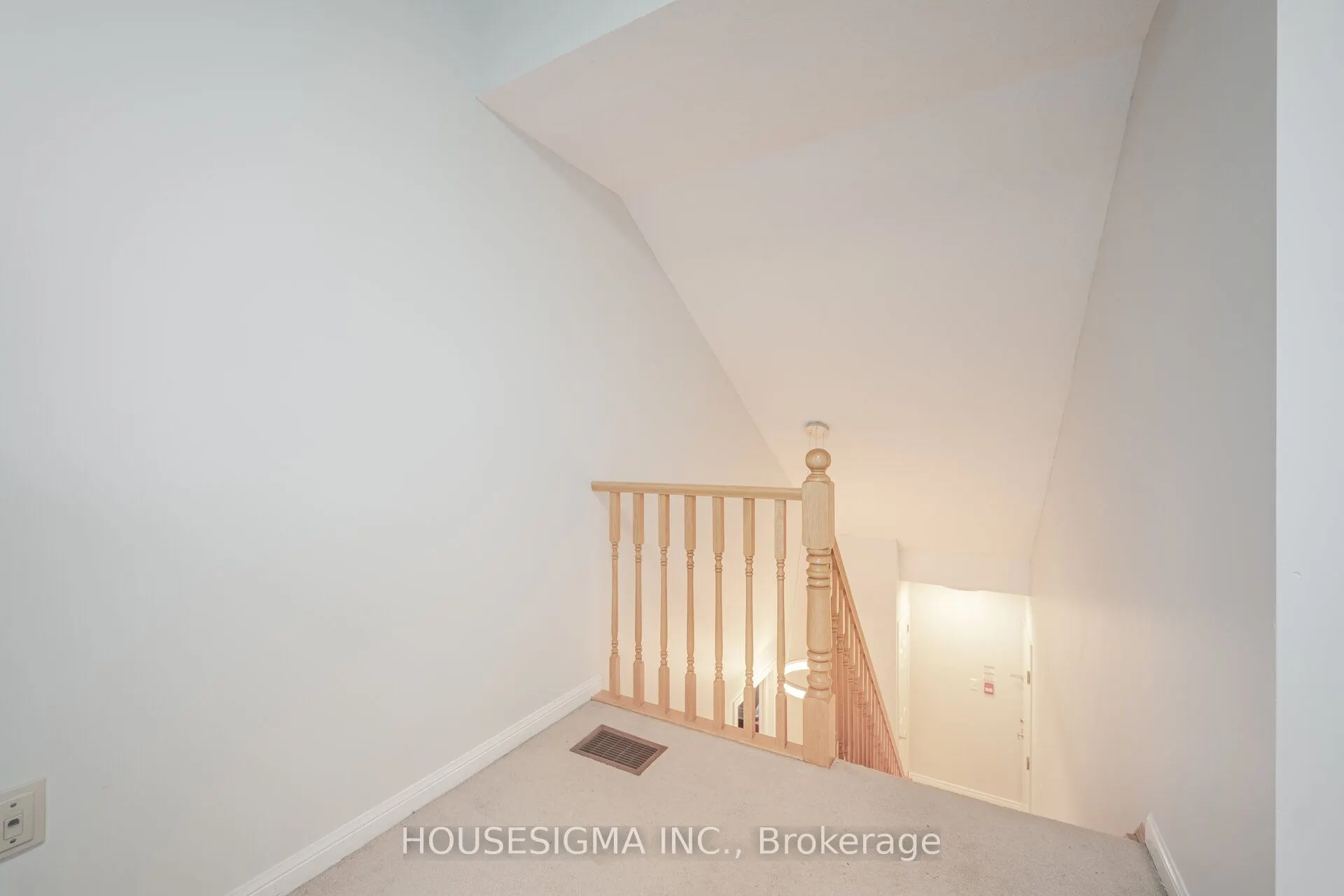 760 Neighbourhood Circle, #3