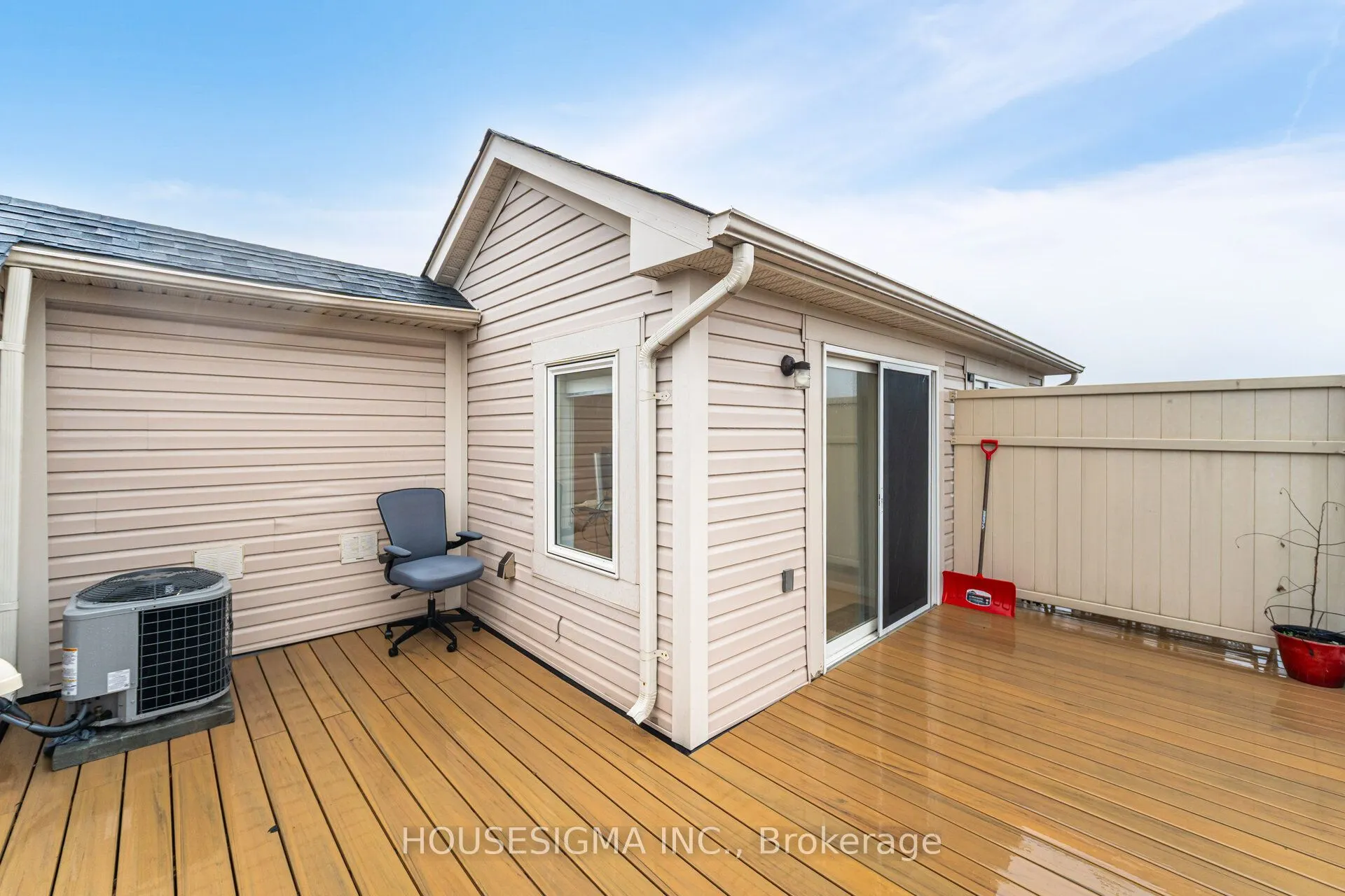 760 Neighbourhood Circle, #3