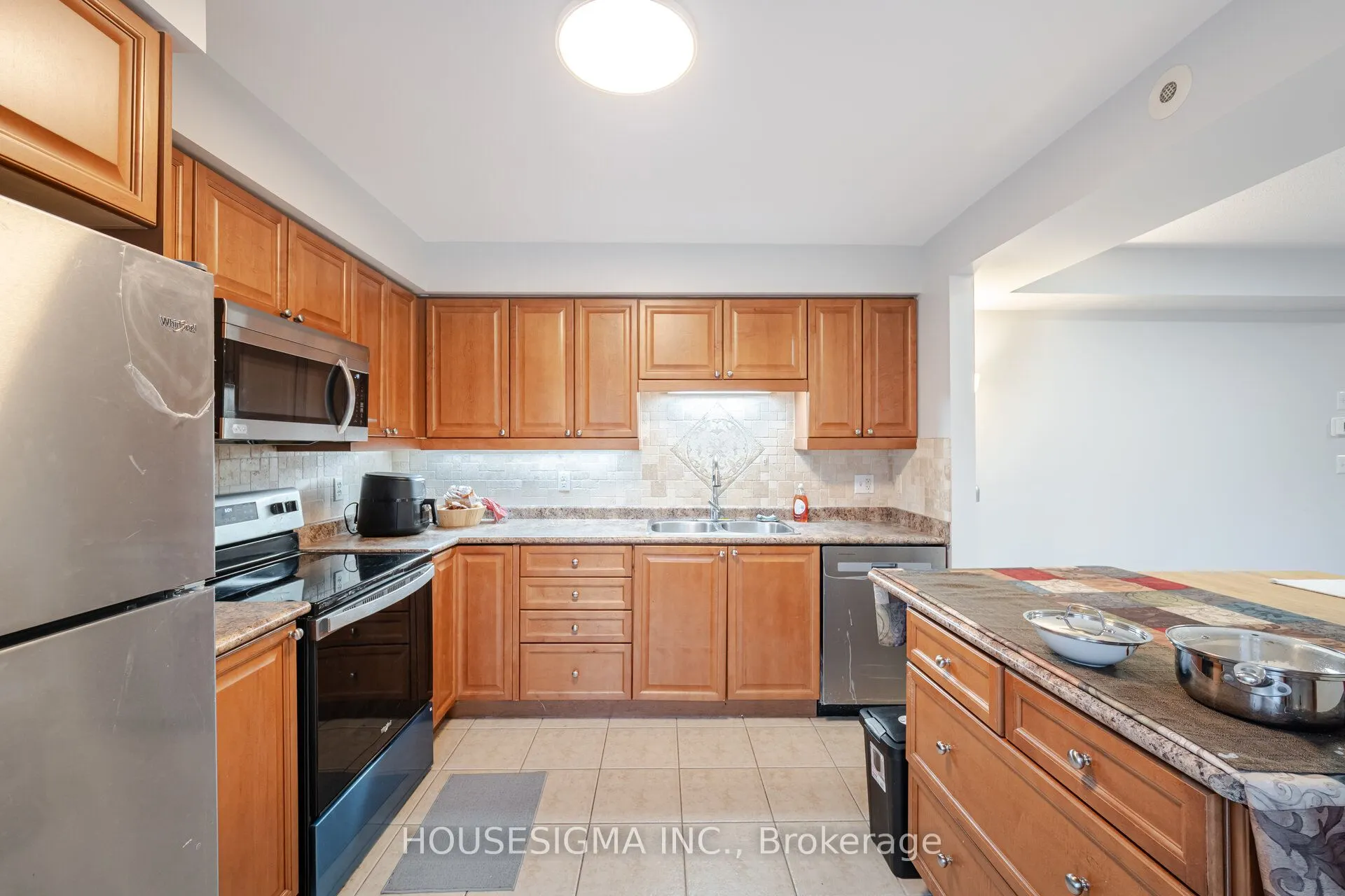 760 Neighbourhood Circle, #3