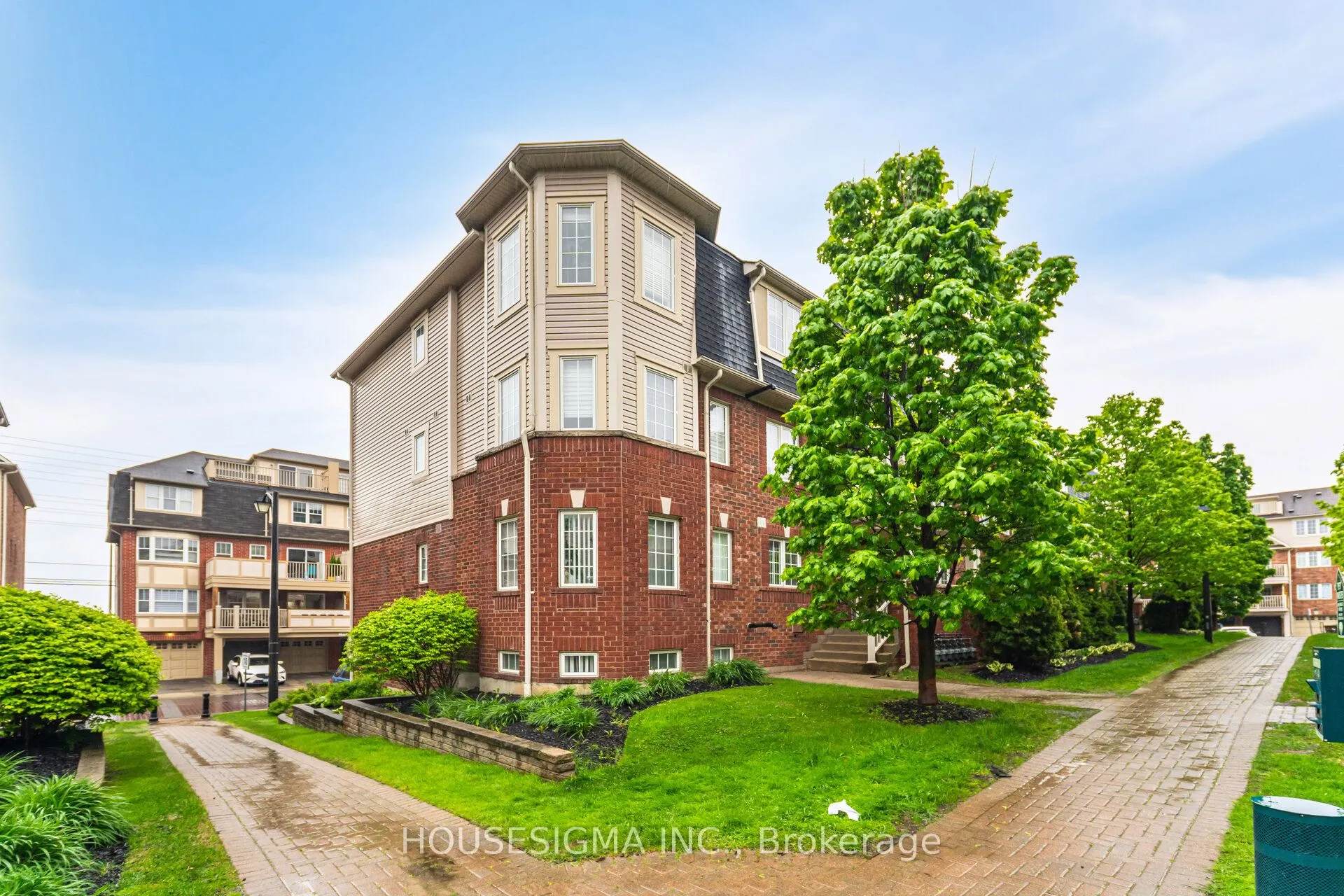 760 Neighbourhood Circle, #3