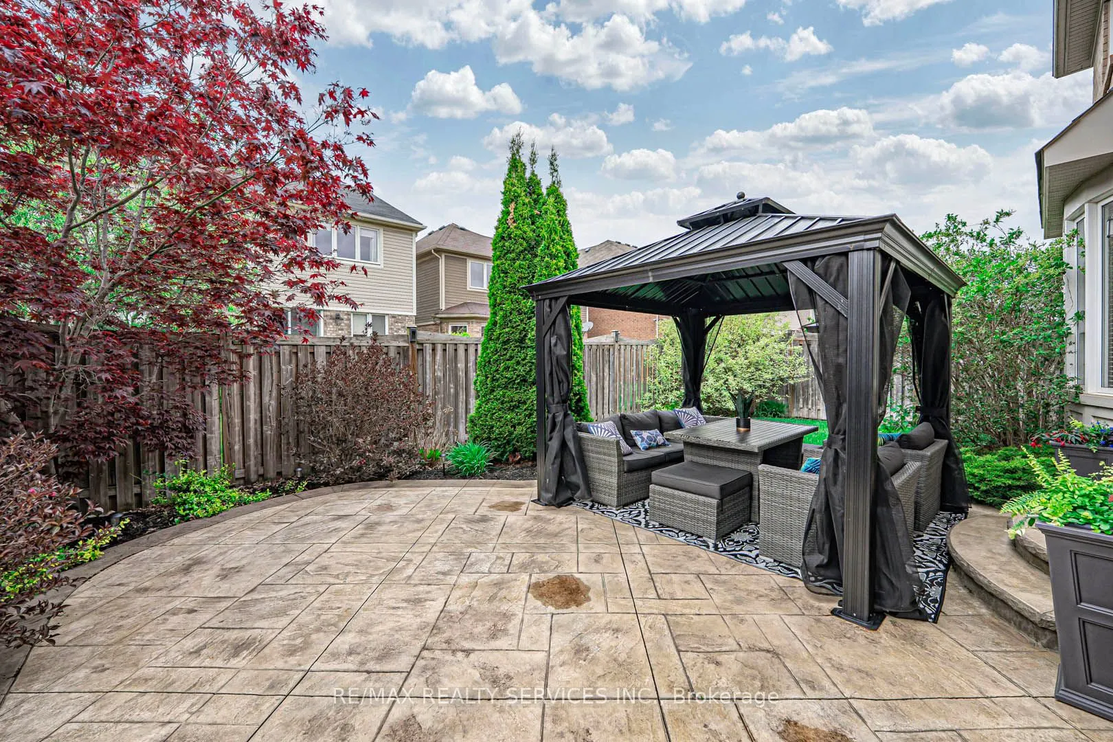 879 Etherington Way