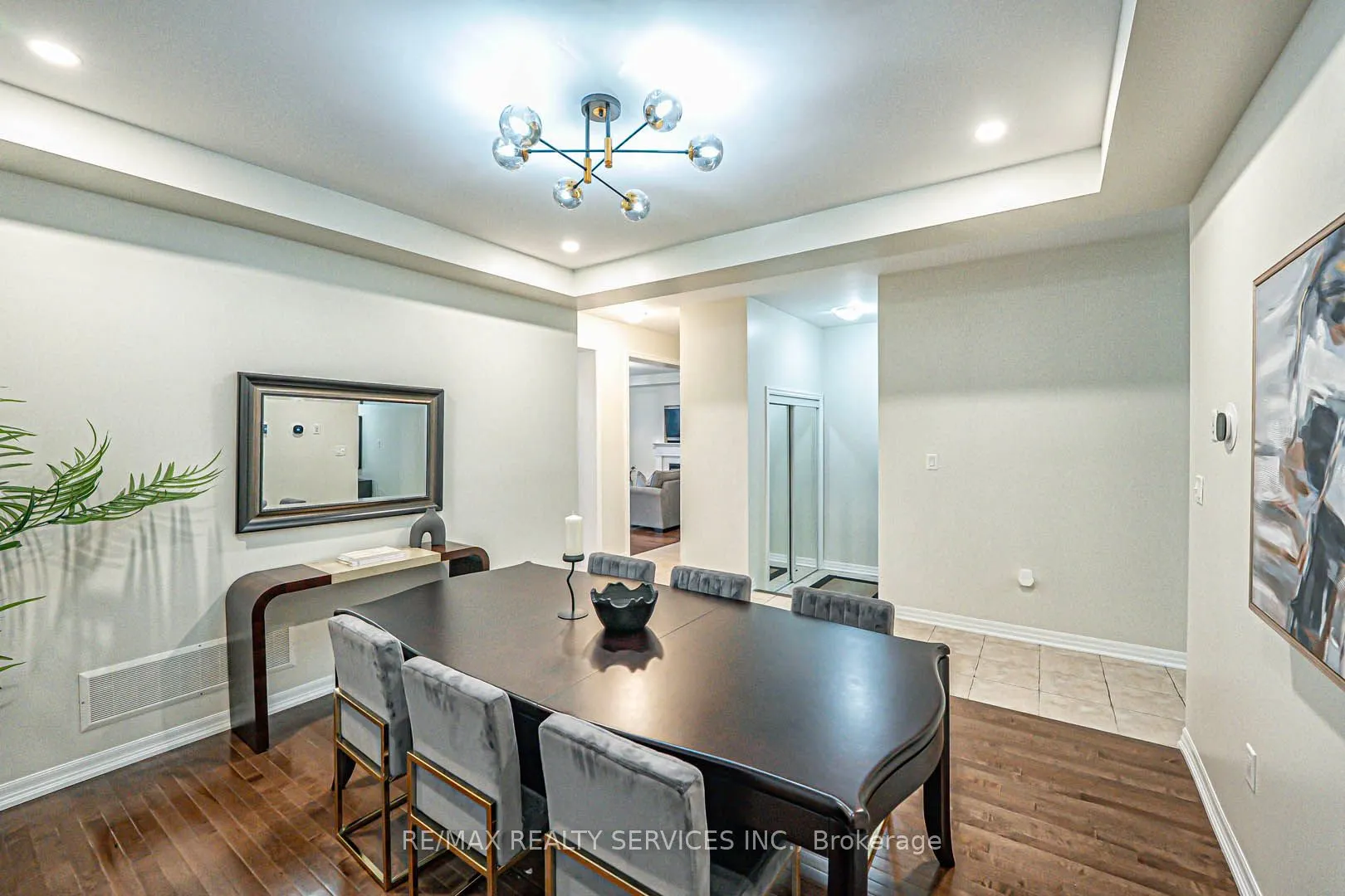 879 Etherington Way