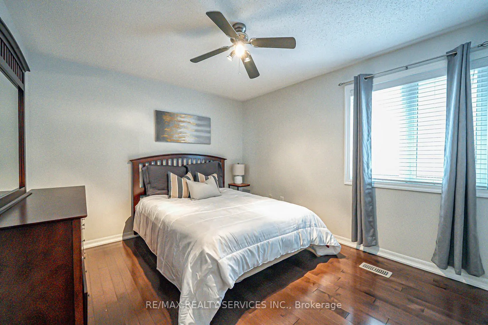 879 Etherington Way