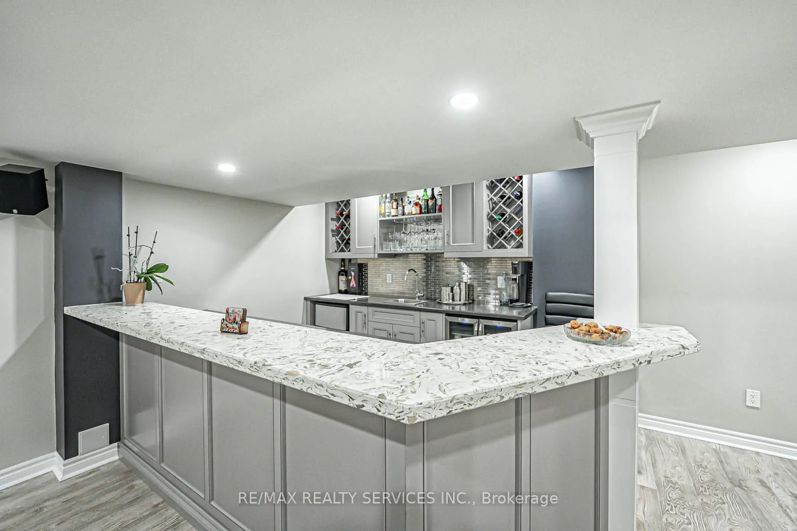 879 Etherington Way