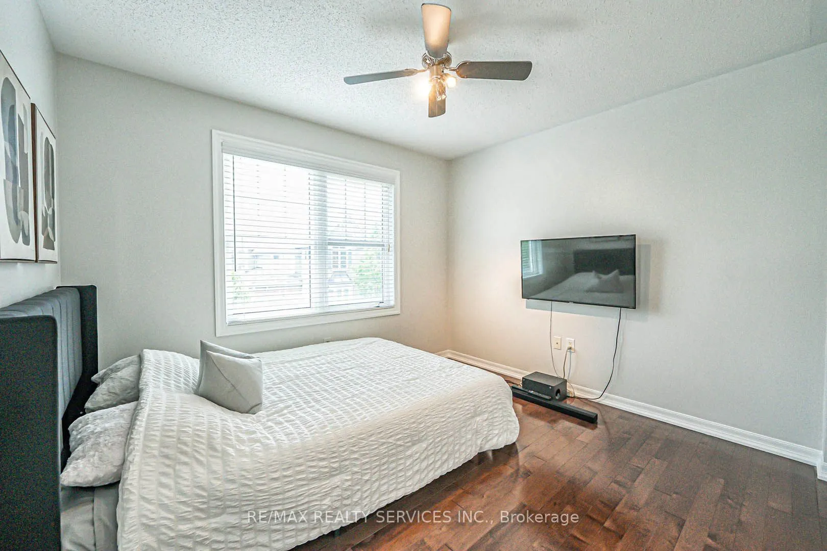 879 Etherington Way