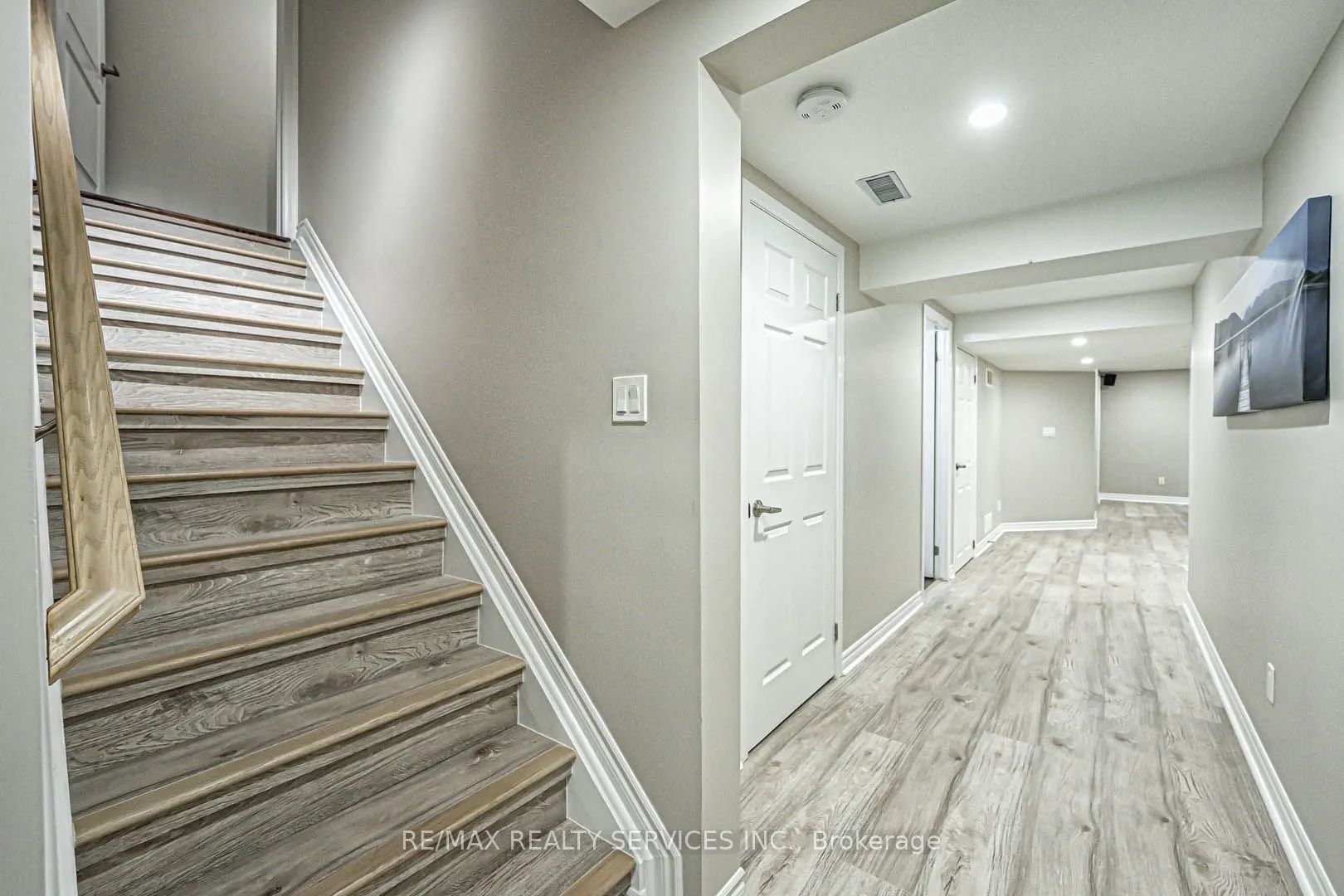 879 Etherington Way