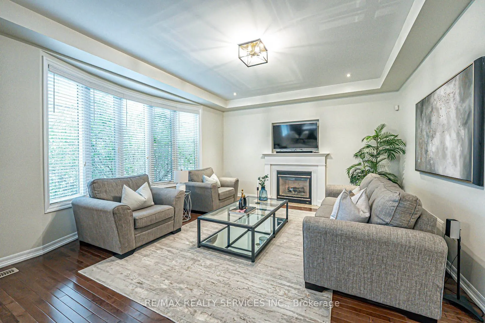 879 Etherington Way