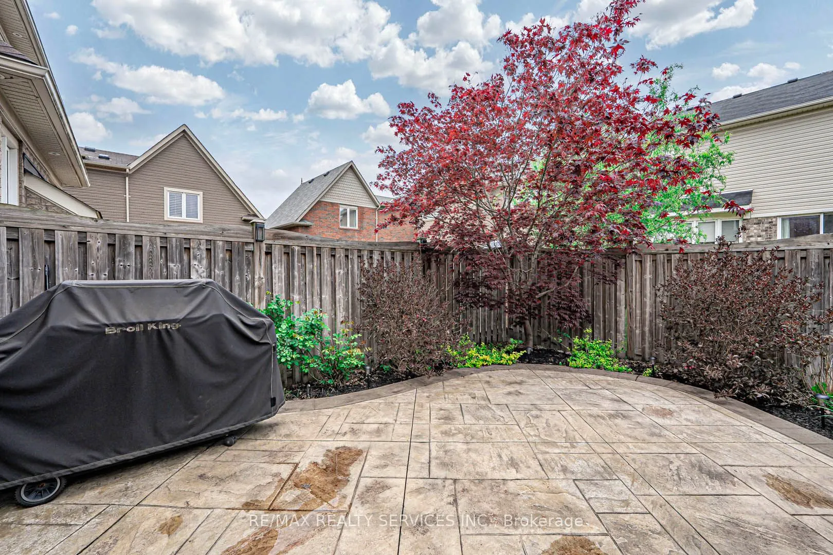 879 Etherington Way