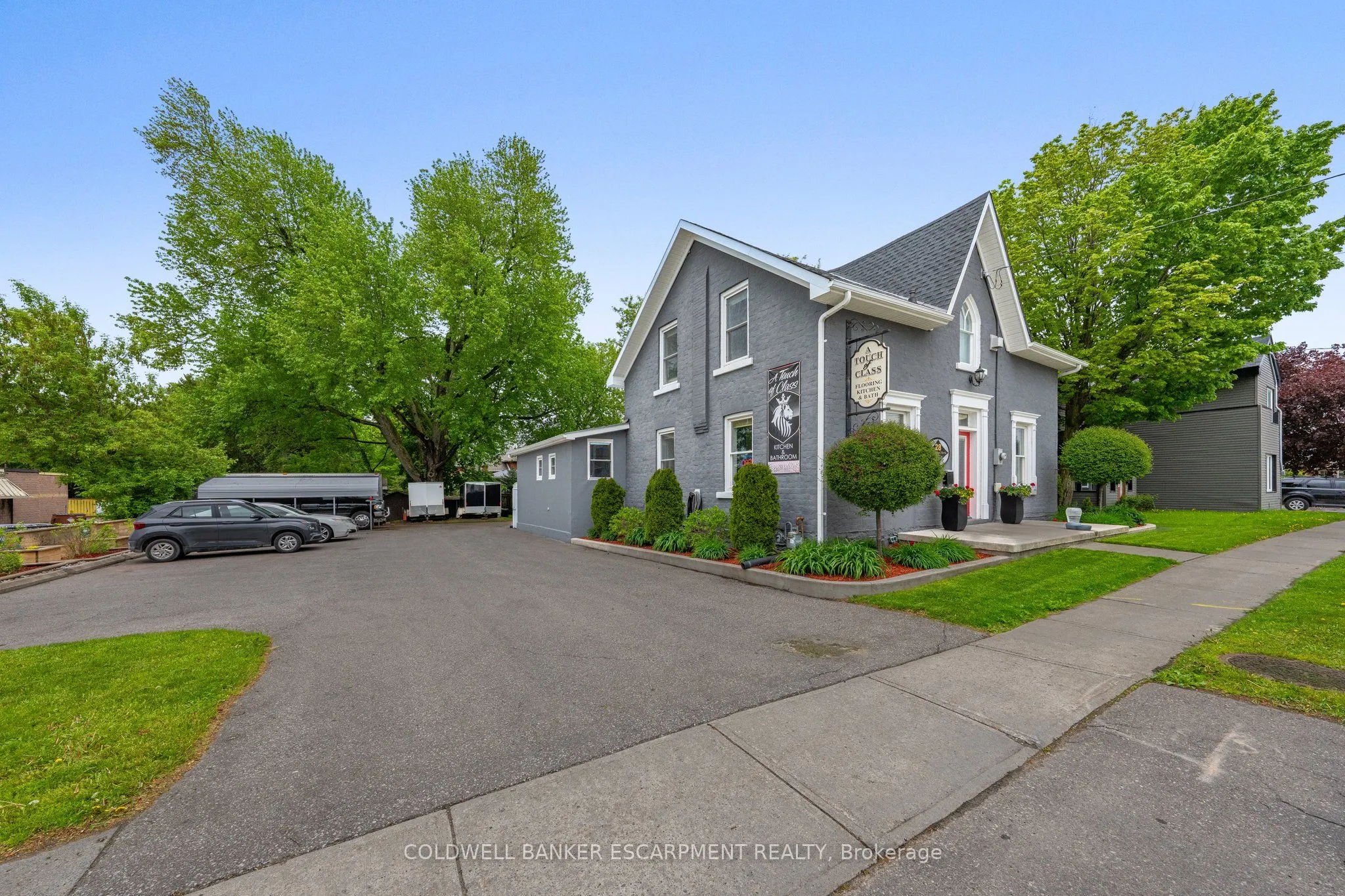 28 Main Street N