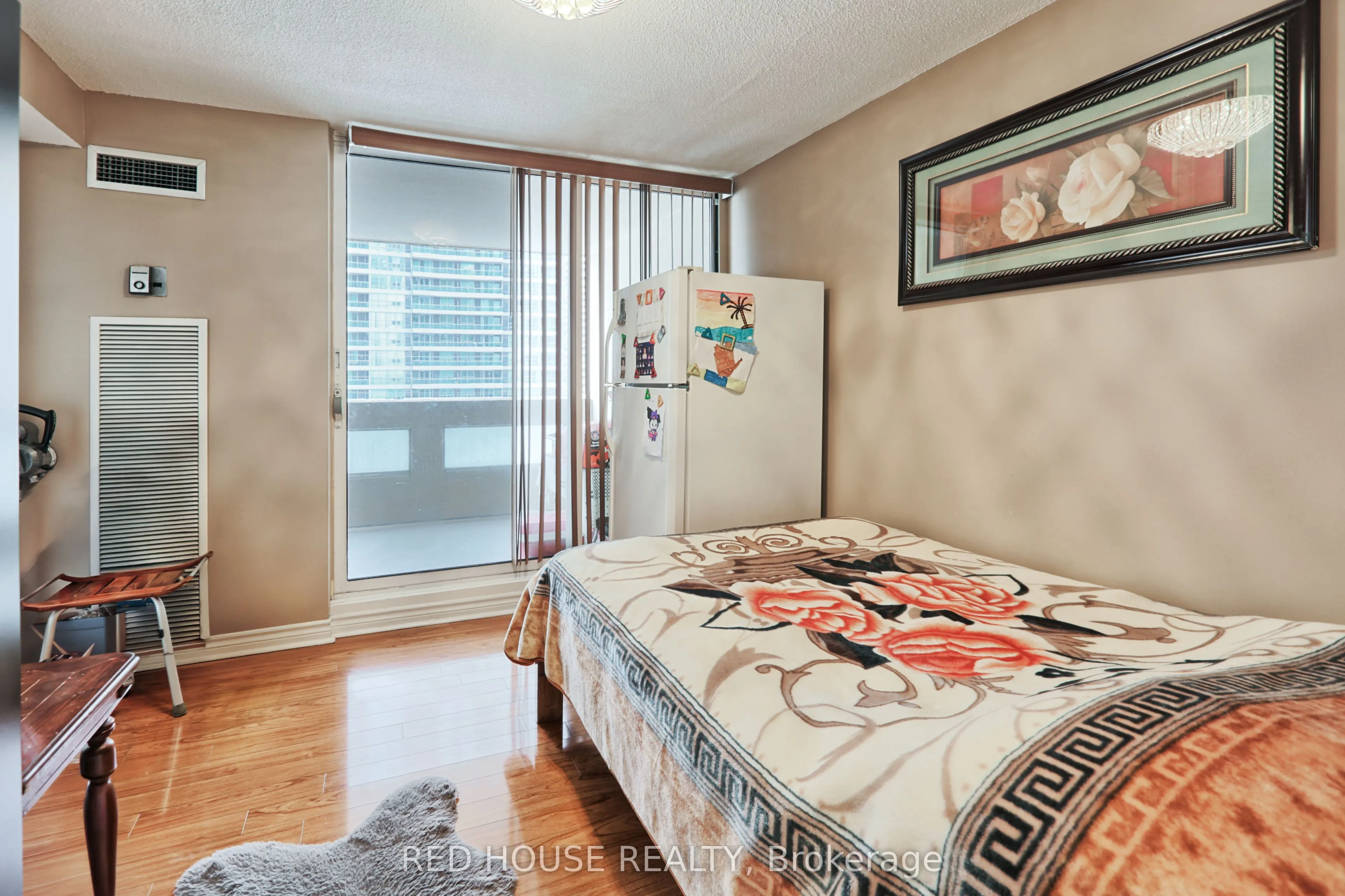 3590 Kaneff Crescent #705