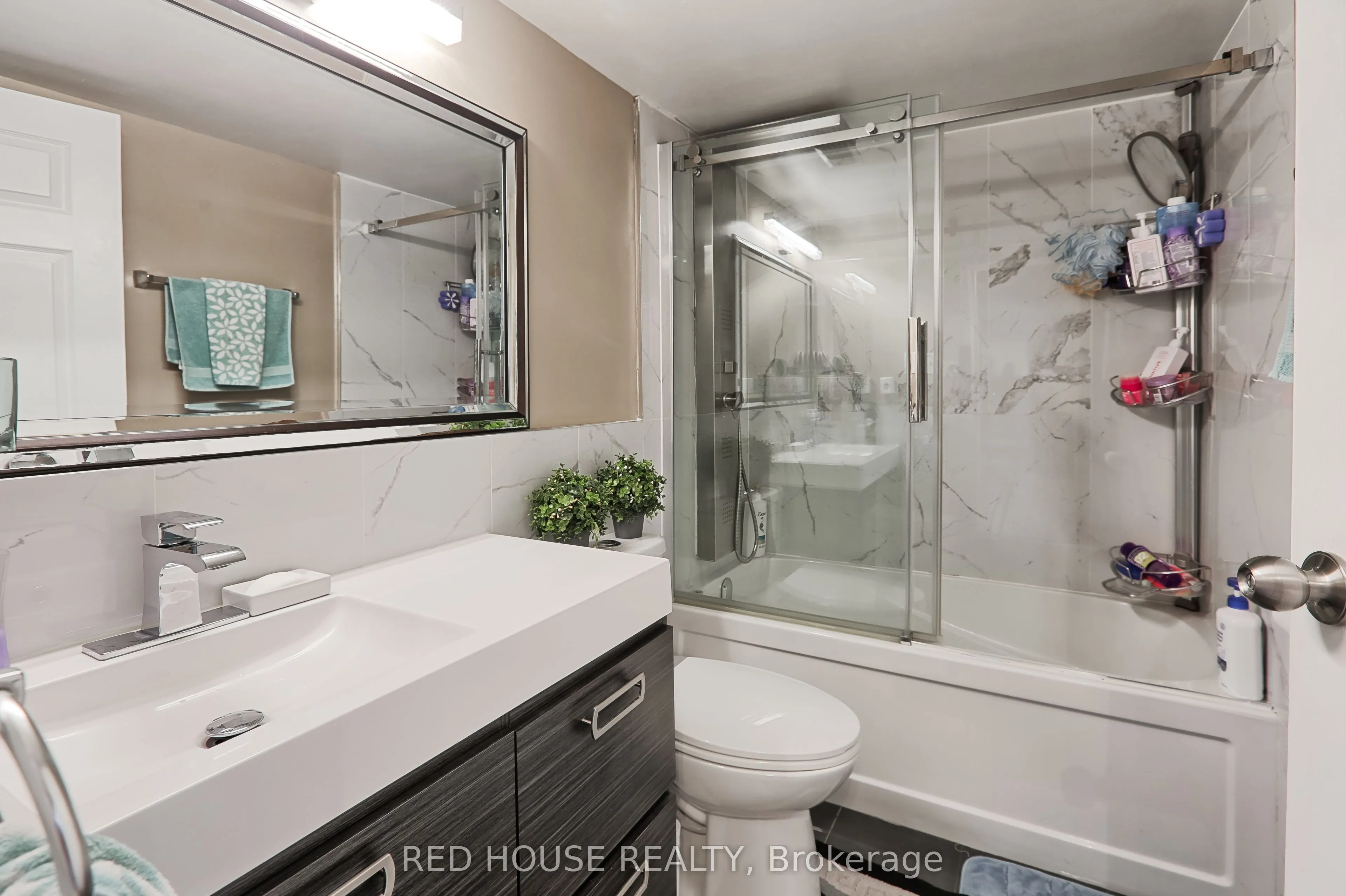 3590 Kaneff Crescent #705
