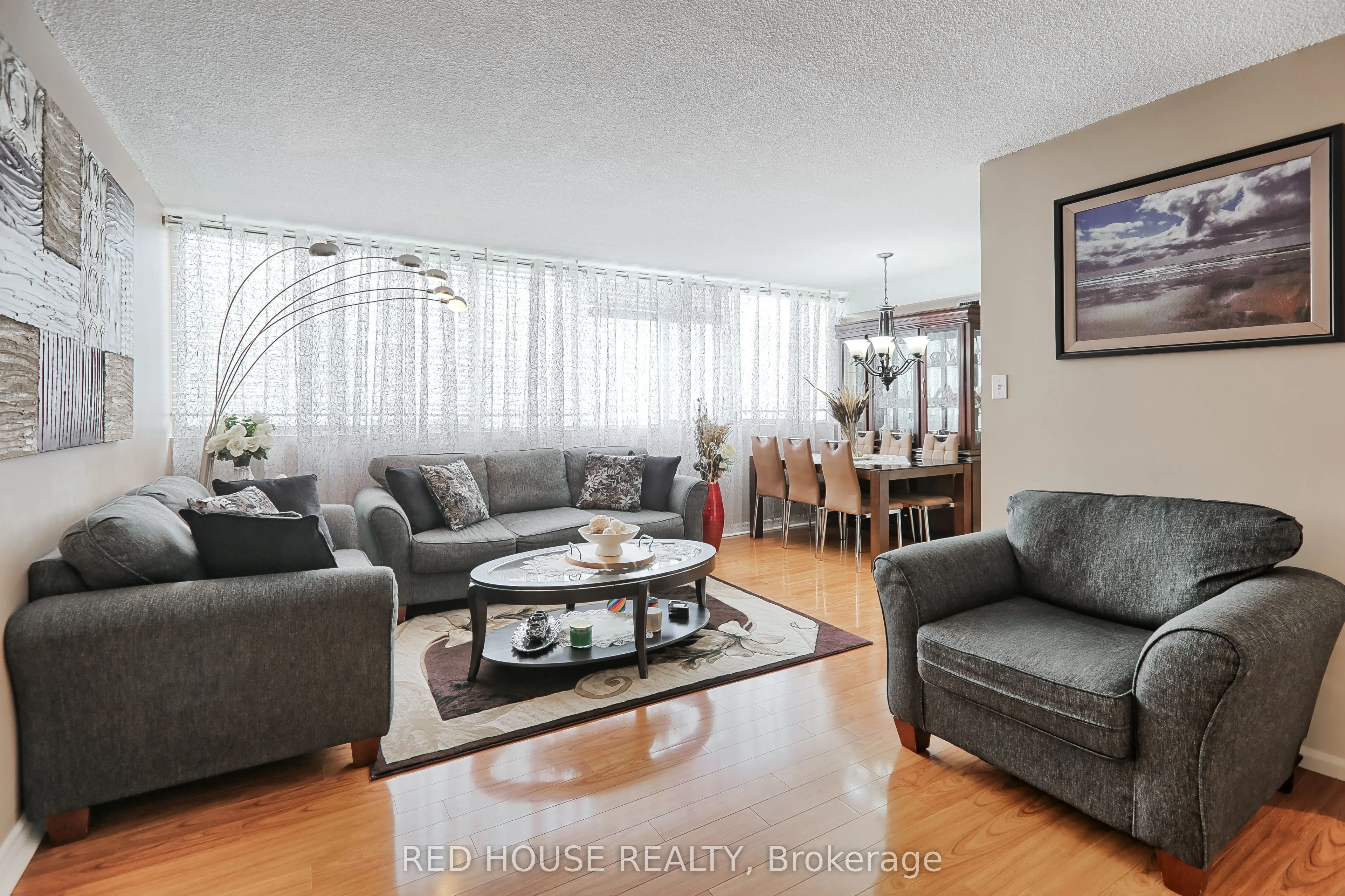 3590 Kaneff Crescent #705