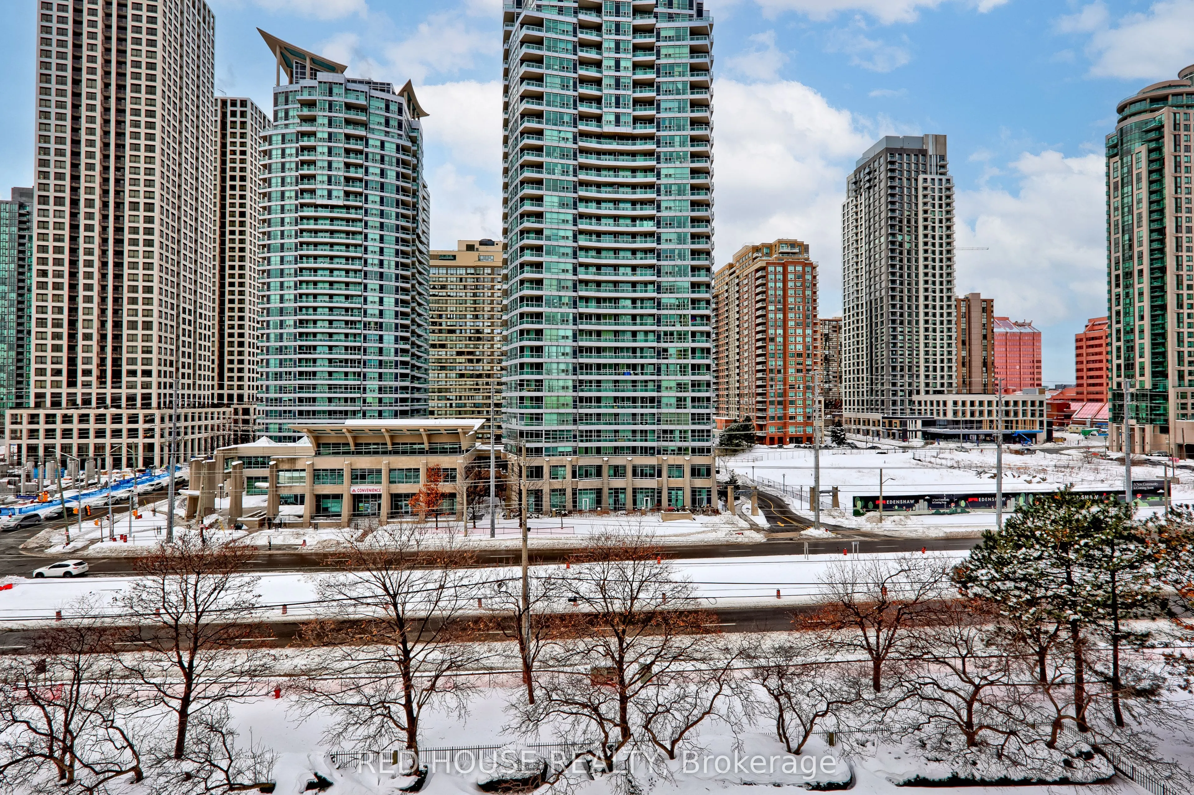 3590 Kaneff Crescent #705