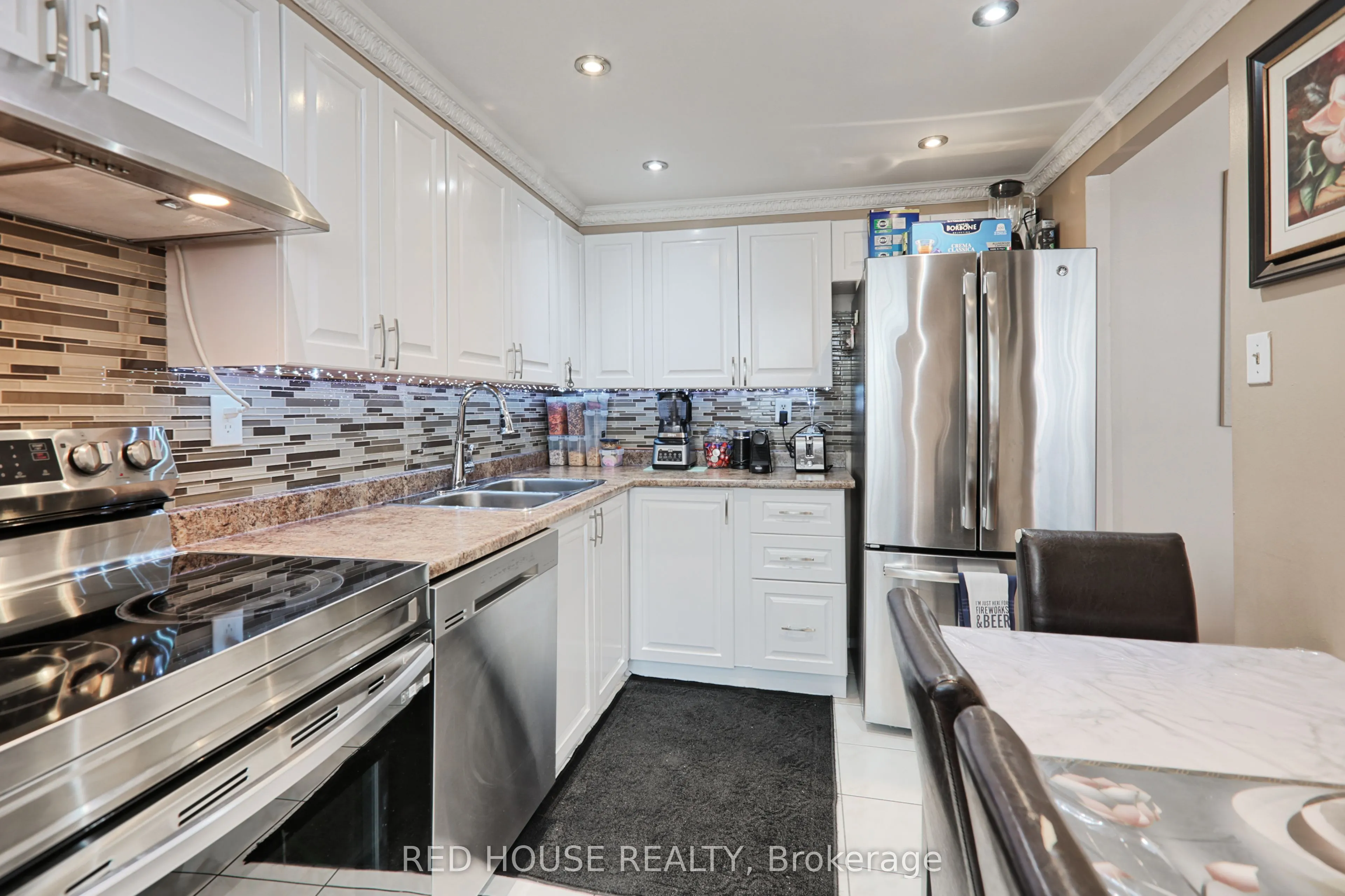 3590 Kaneff Crescent #705