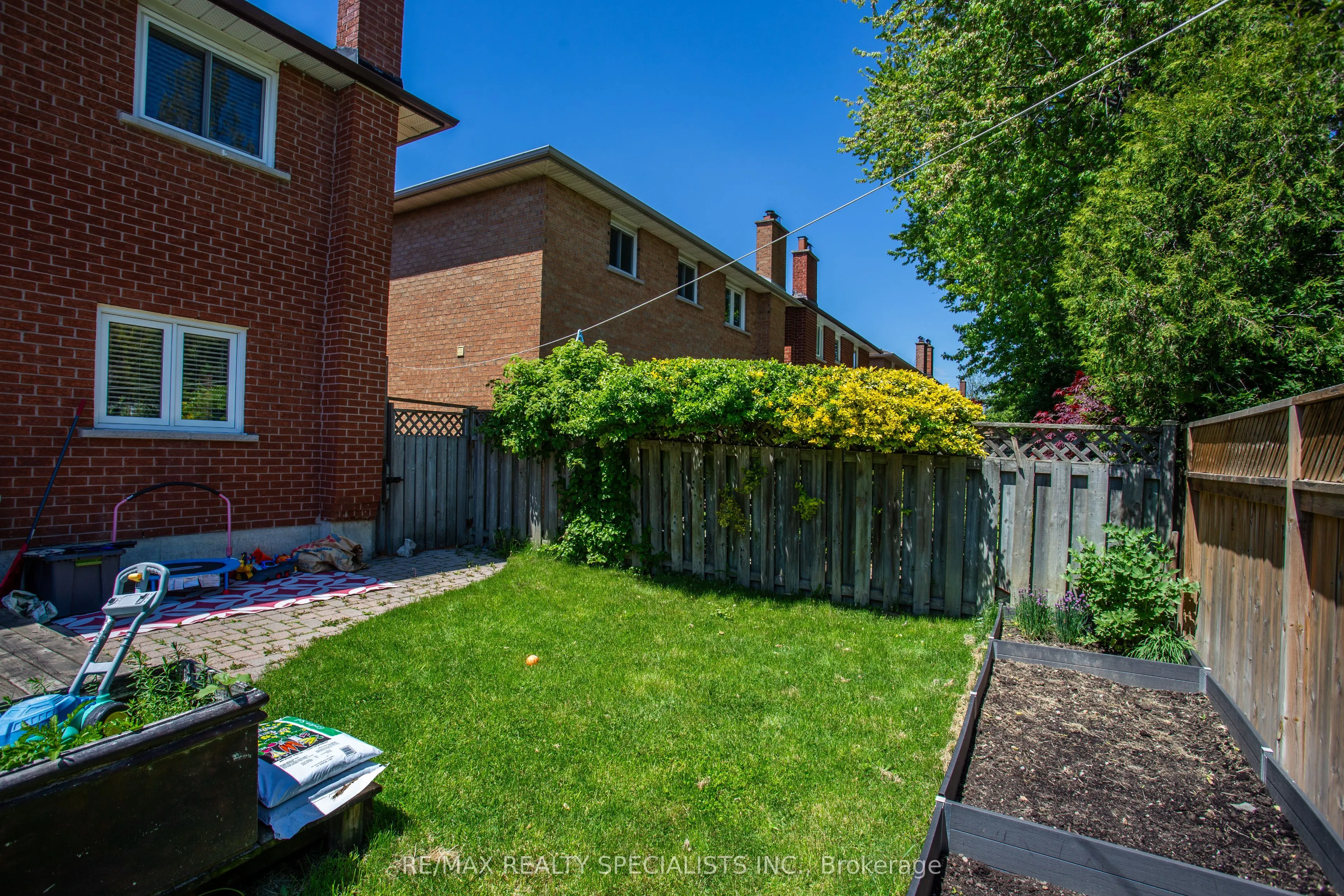 4386 Curia Crescent